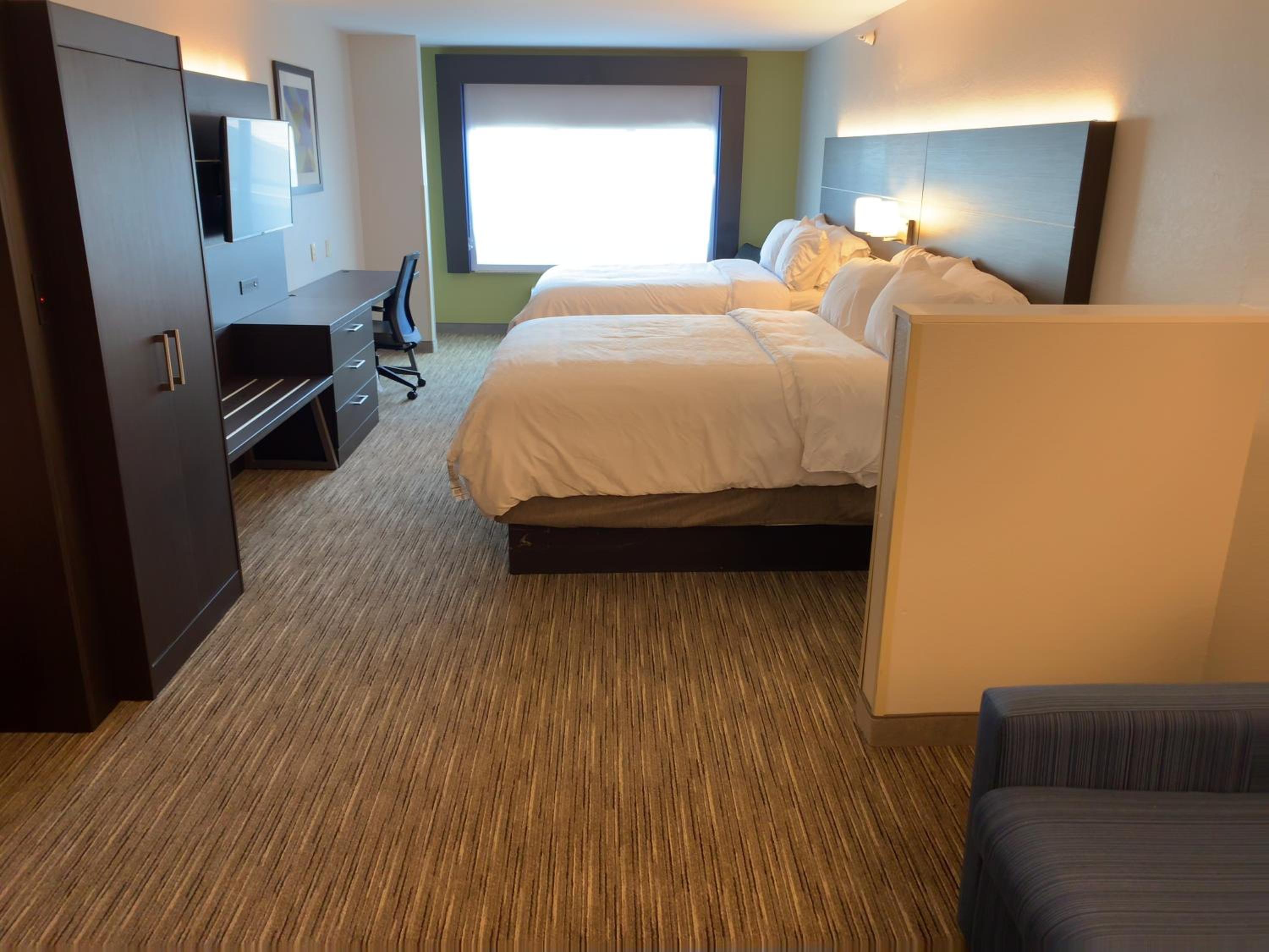 Suite with Two Queen Beds - Photo 2