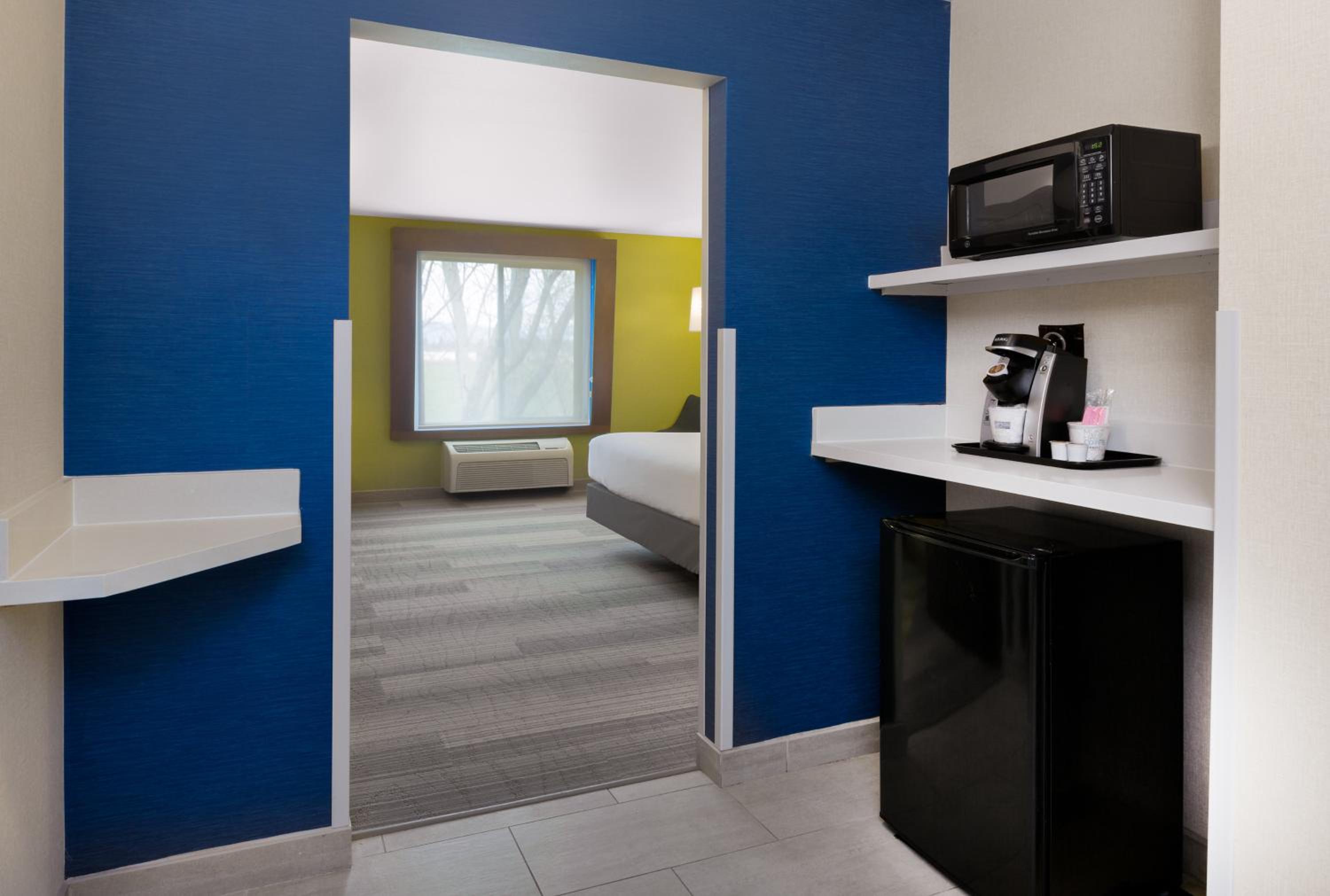 King Room with Jetted Tub - Photo 1