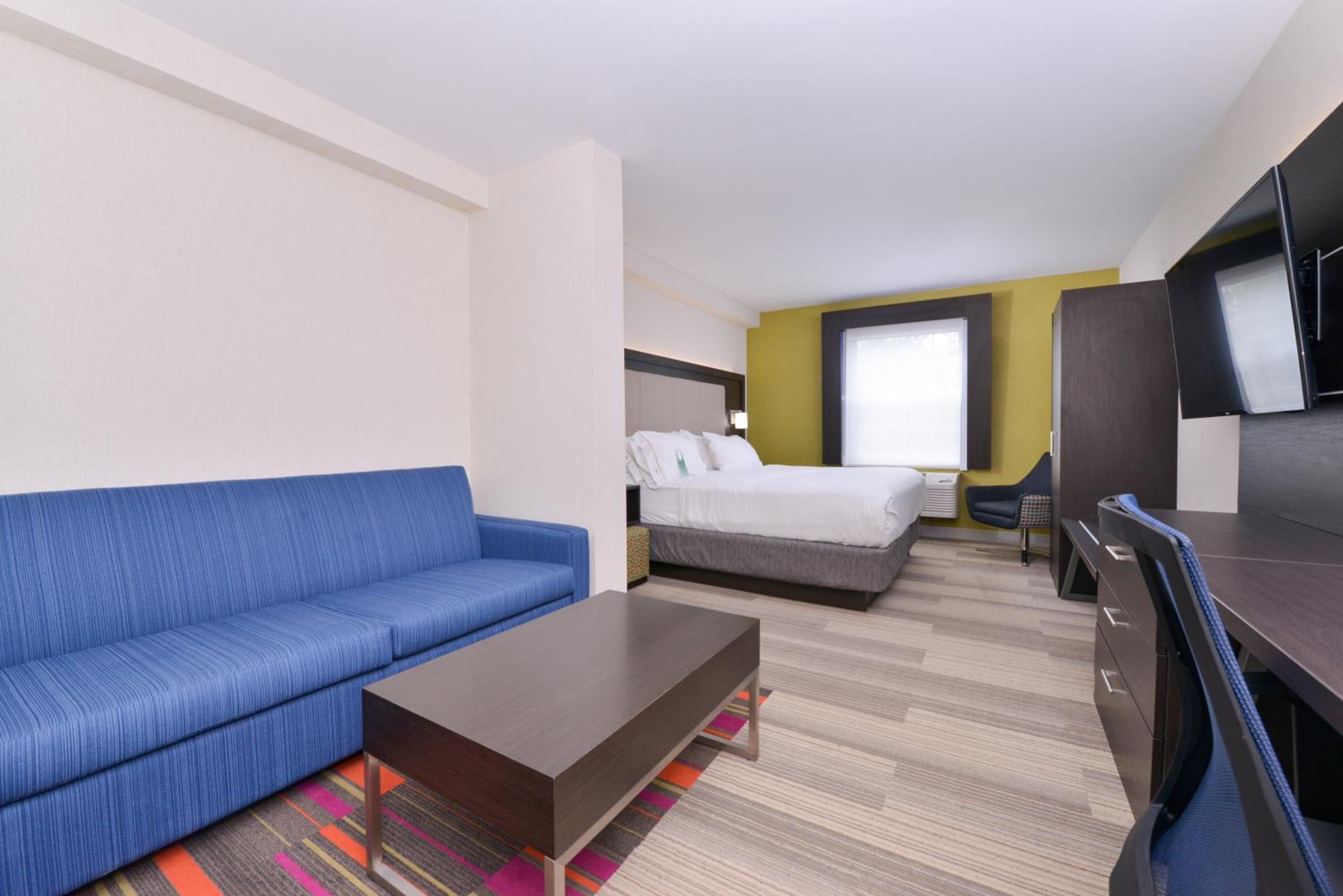 Standard King Room photo 3