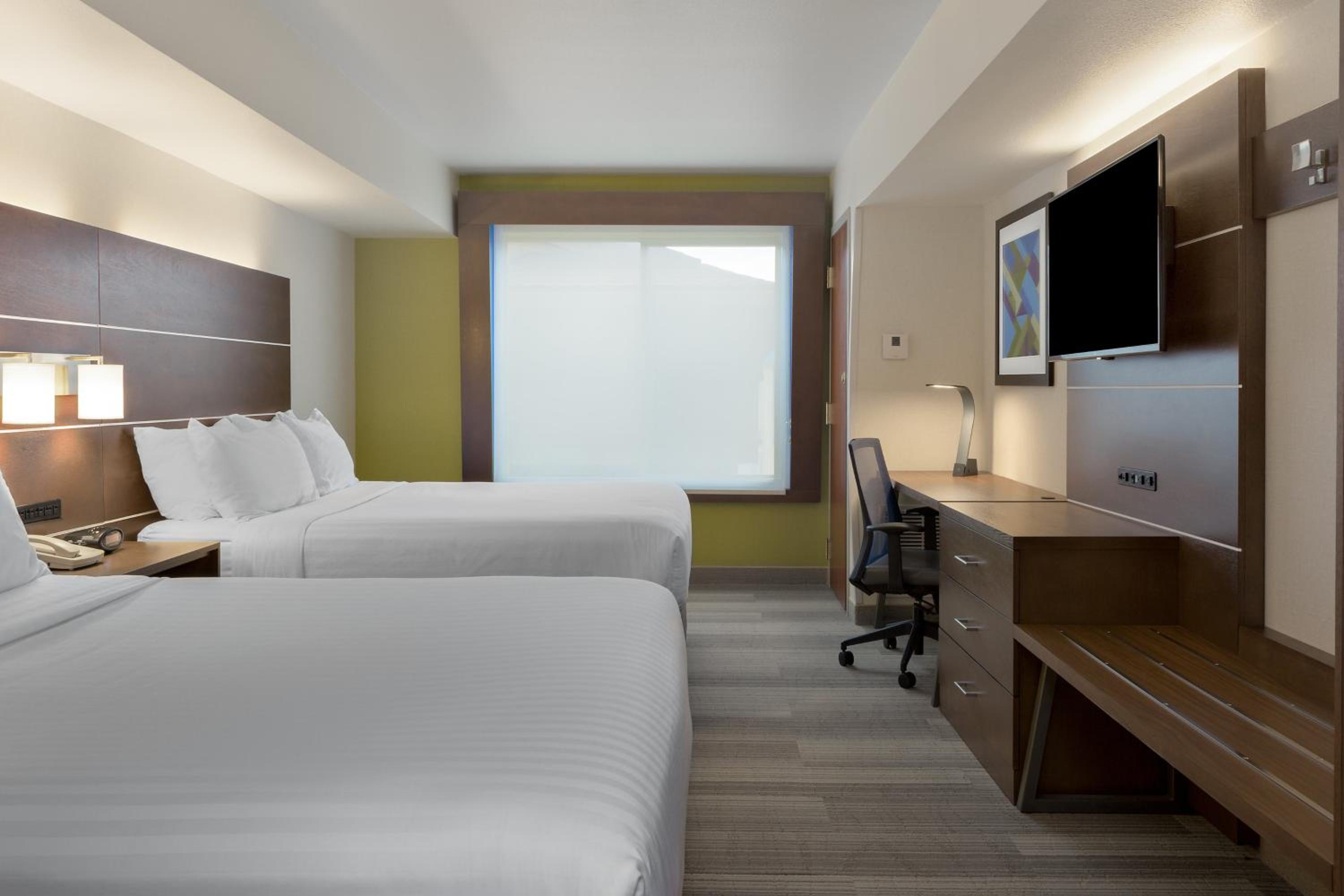 One-Bedroom Suite with Two Queen Beds - Photo 2