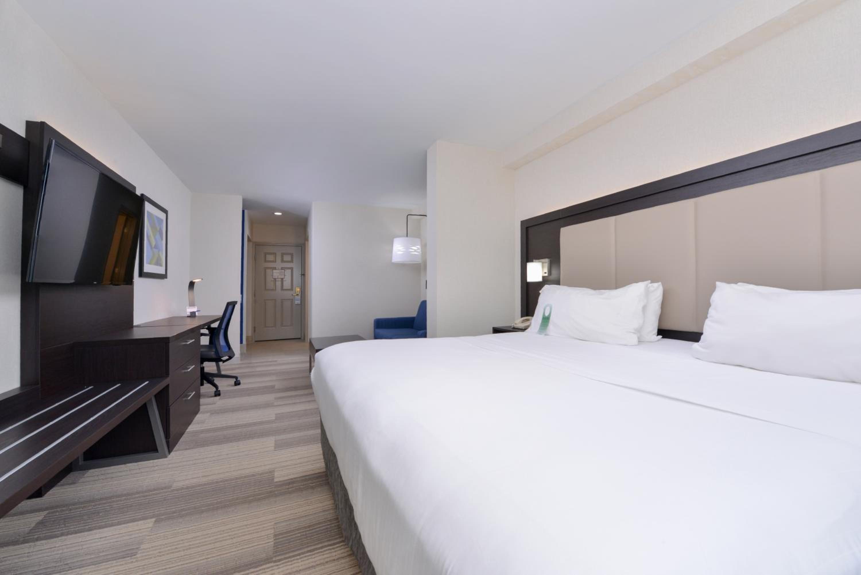 Standard King Room photo 1