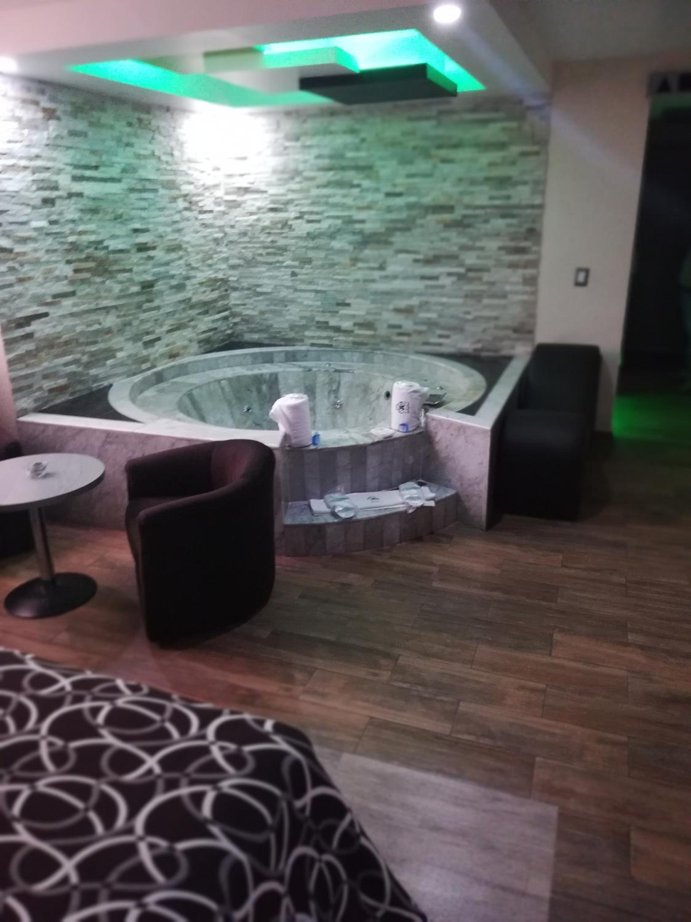 Deluxe Suite with Spa Bath photo 1