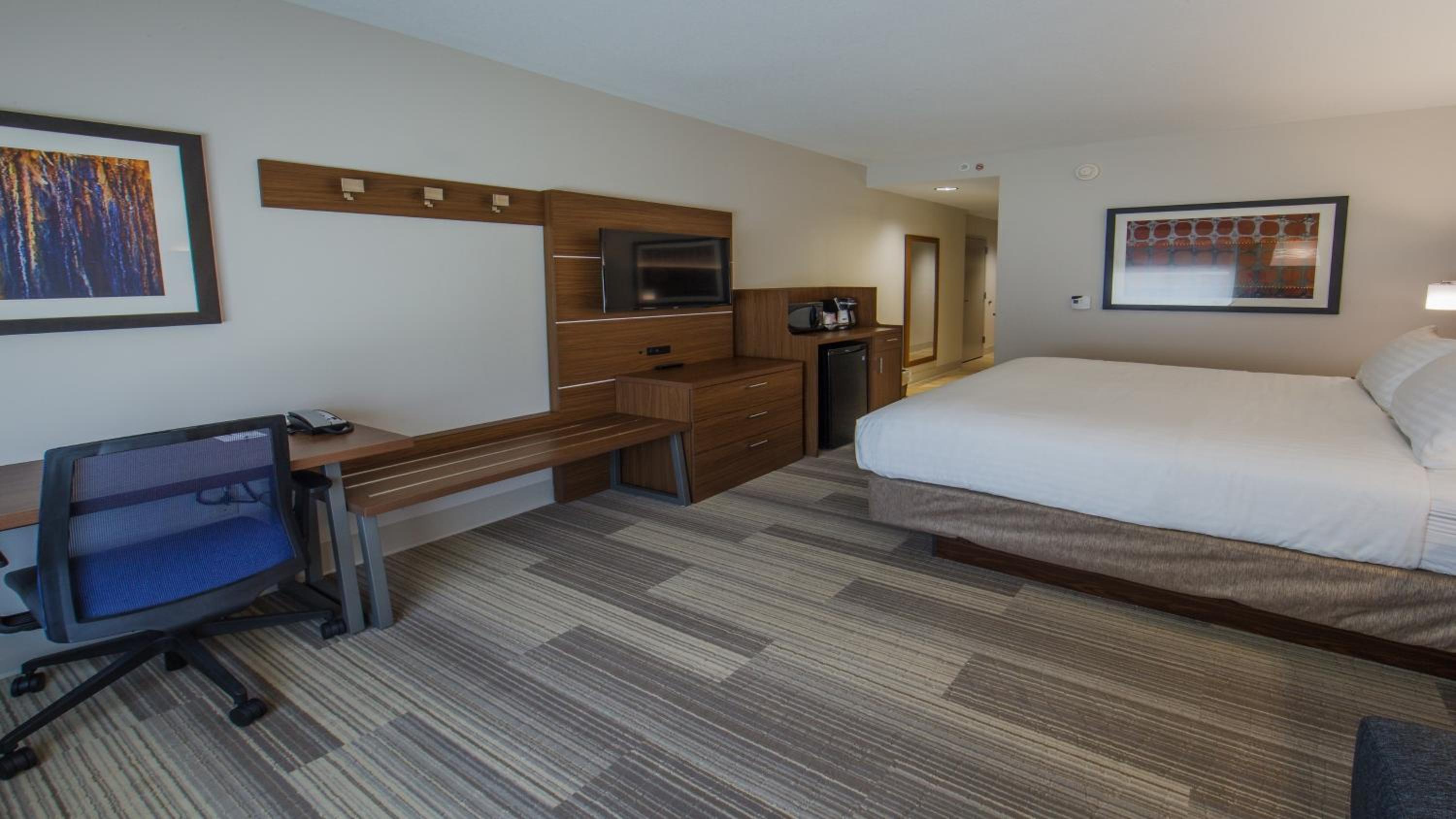 King Suite - Hearing Accessible/Non-Smoking photo 2