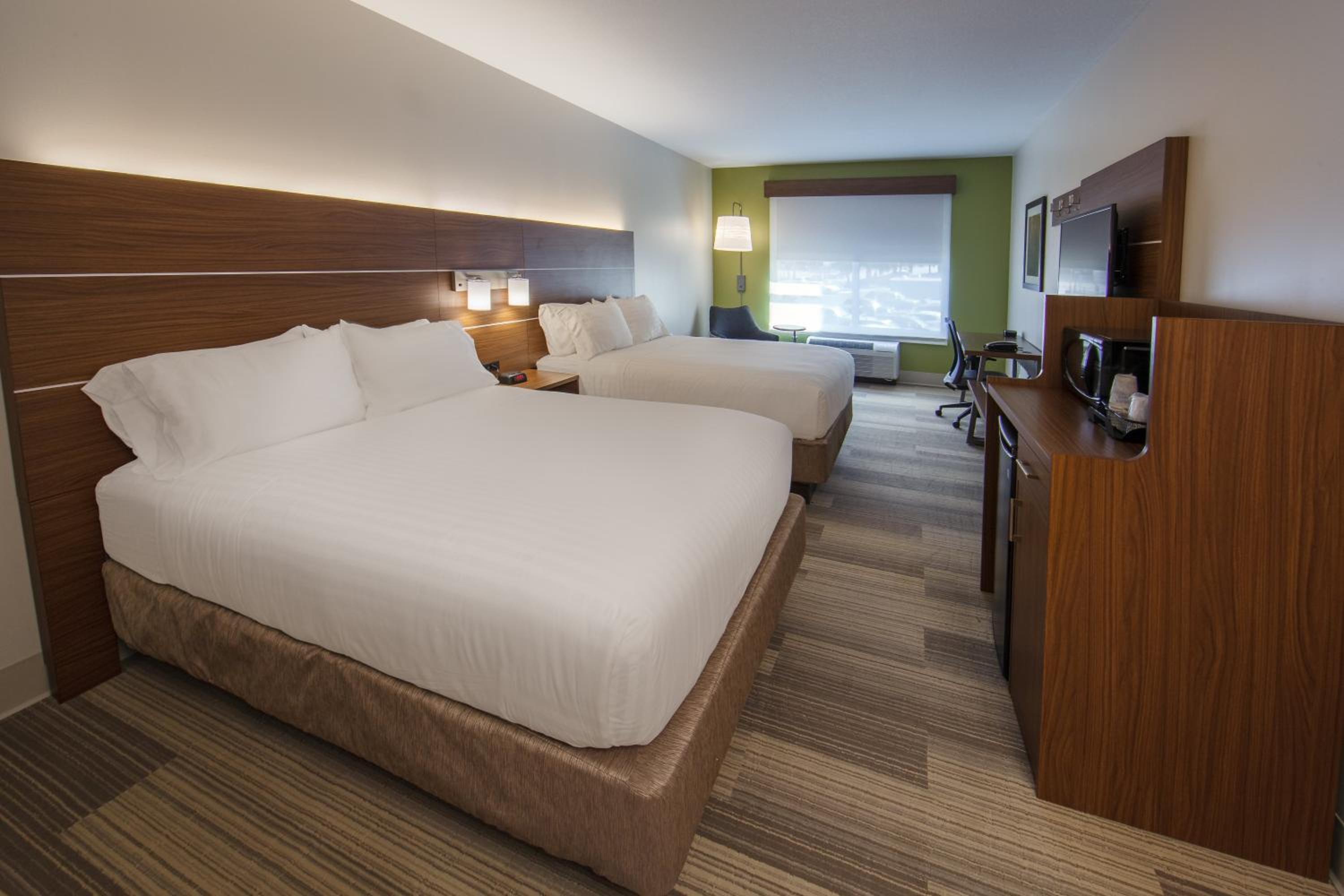 Queen Room with Two Queen Beds - Hearing Accessible photo 3