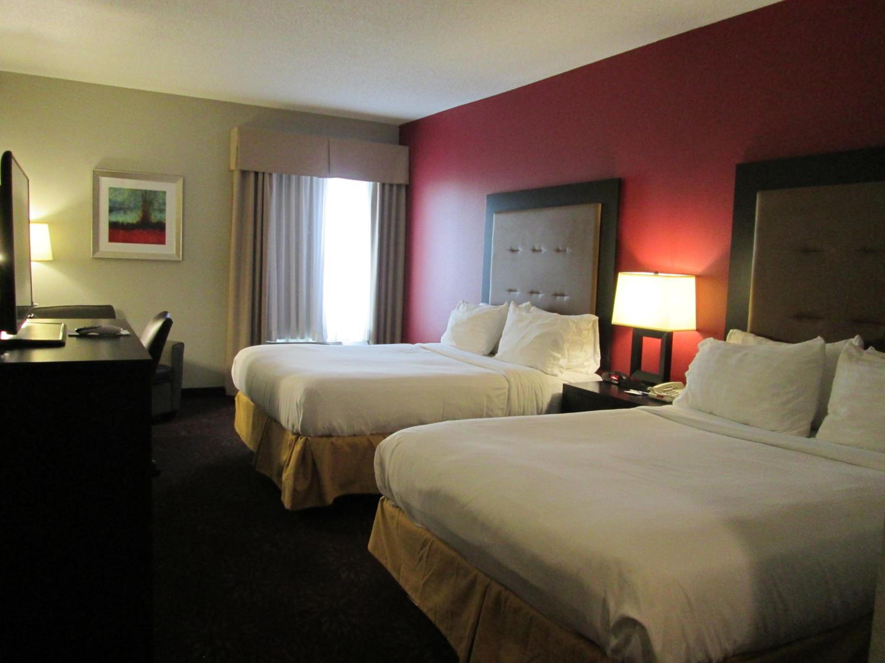 Standard Room with Two Queen Beds - Photo 2