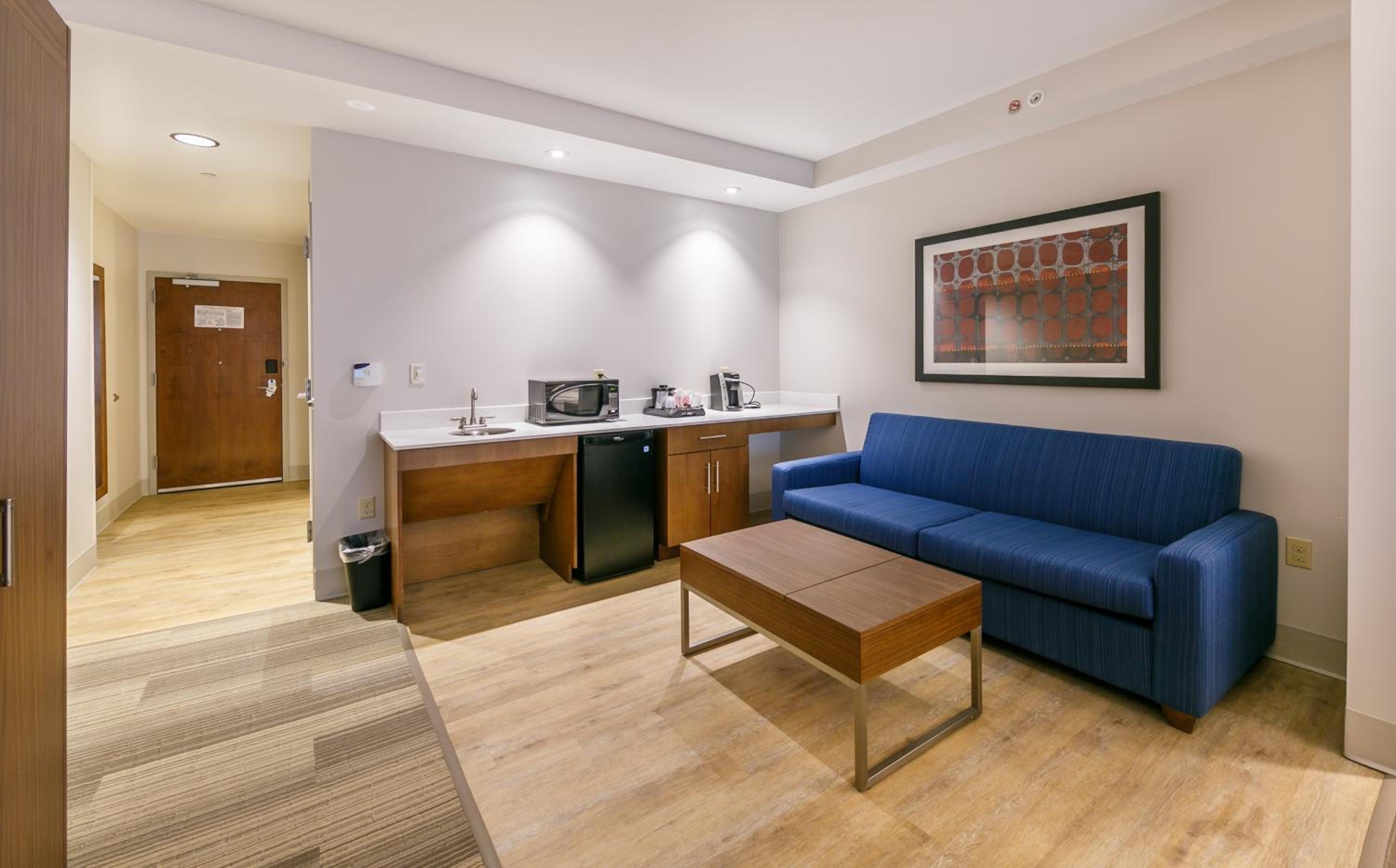 King Room - Mobility Access/Hearing Accessible photo 3