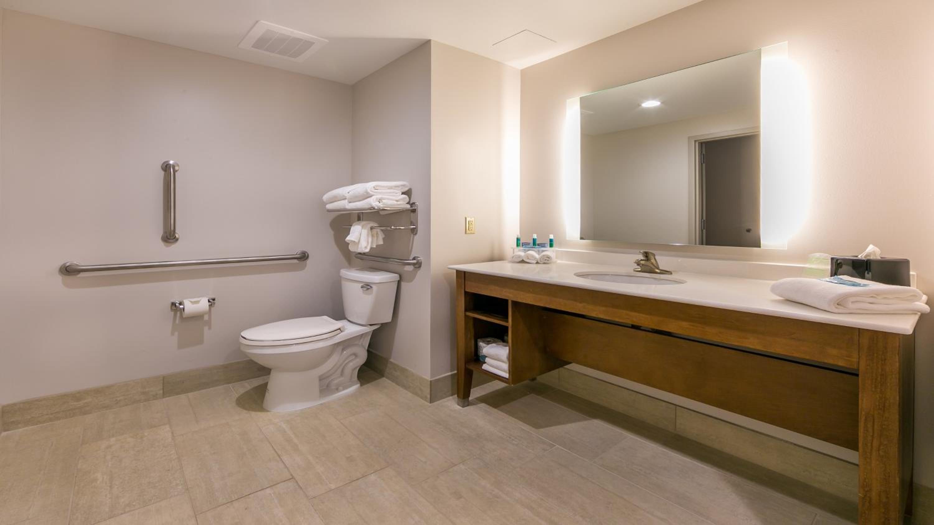 King Room - Mobility Access/Hearing Accessible photo 2