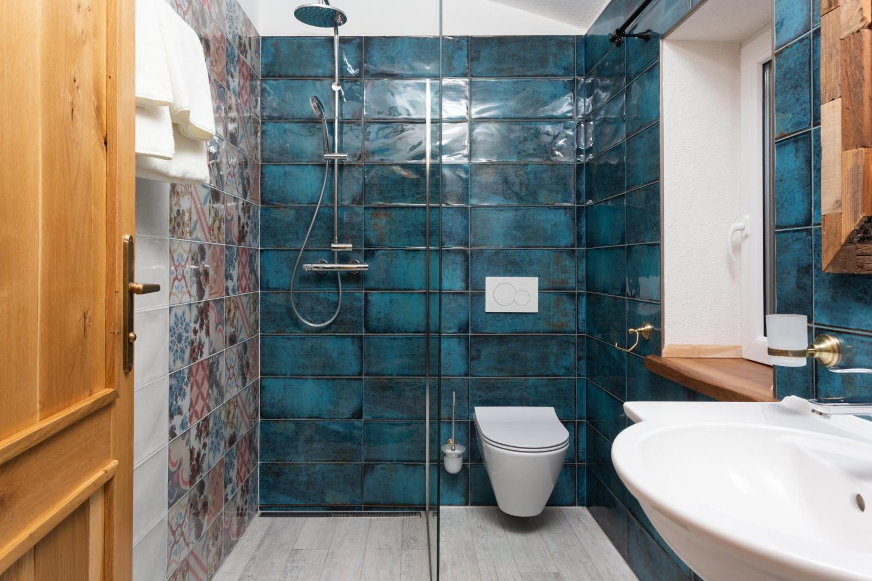 Twin Room with Bathroom - Photo 3