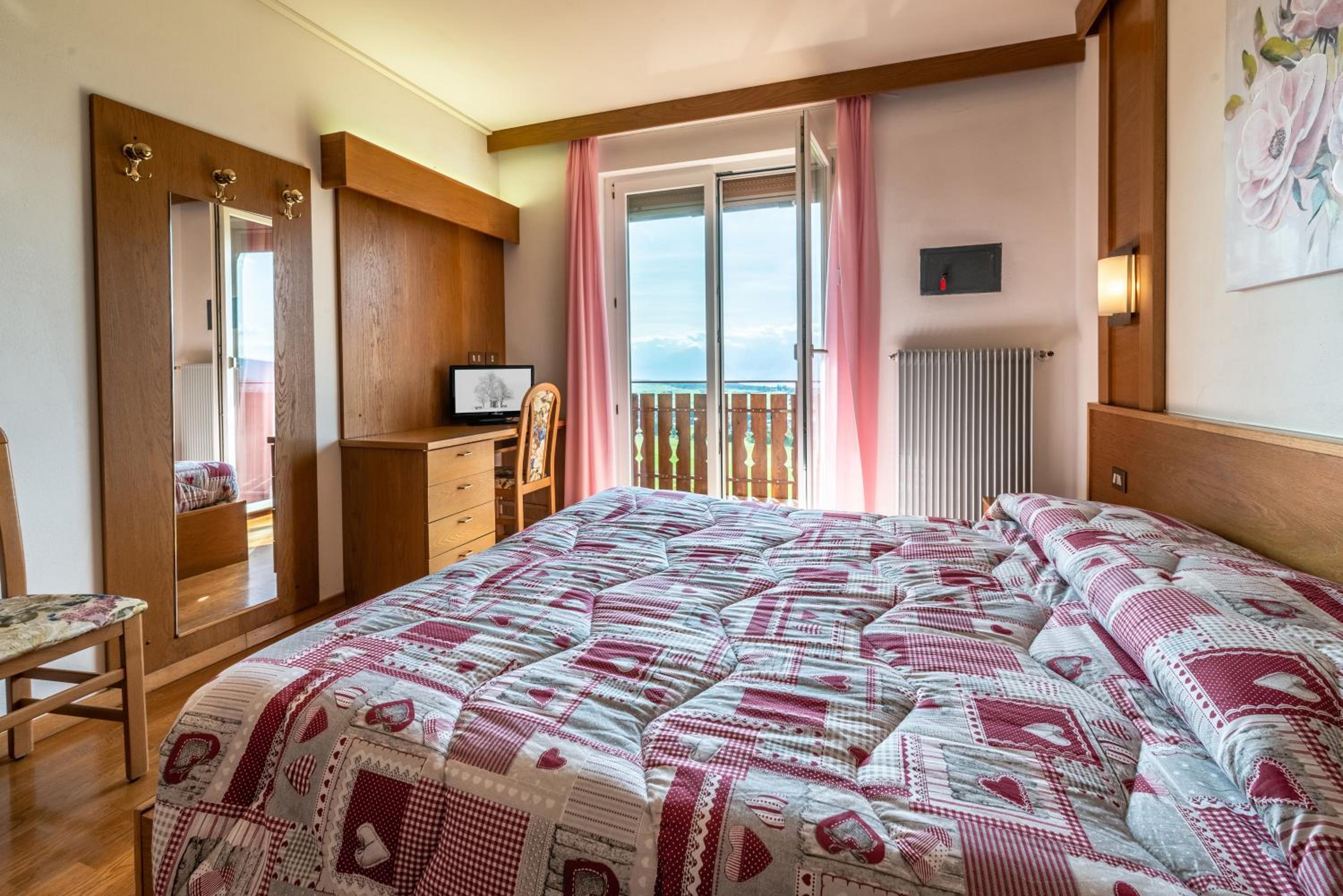 Standard Double or Twin Room photo 3