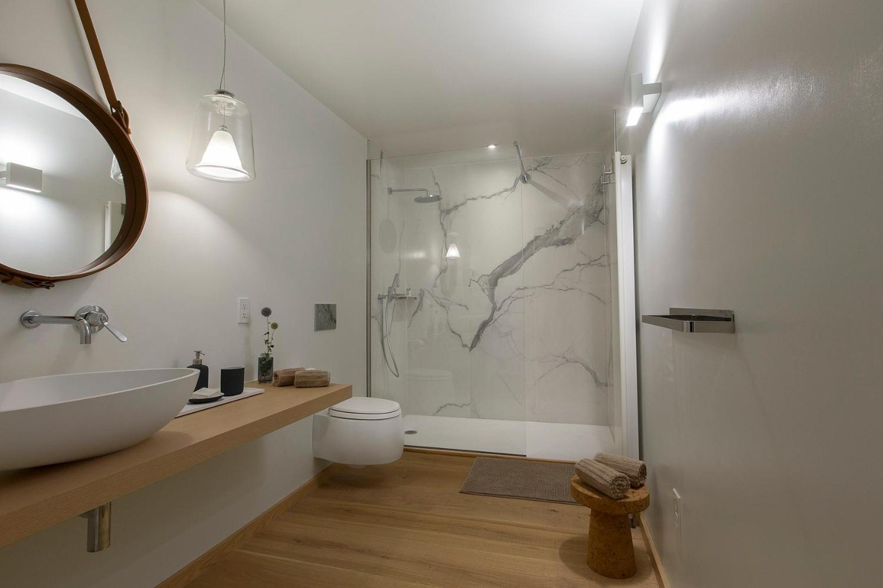Deluxe King Room - Photo 4