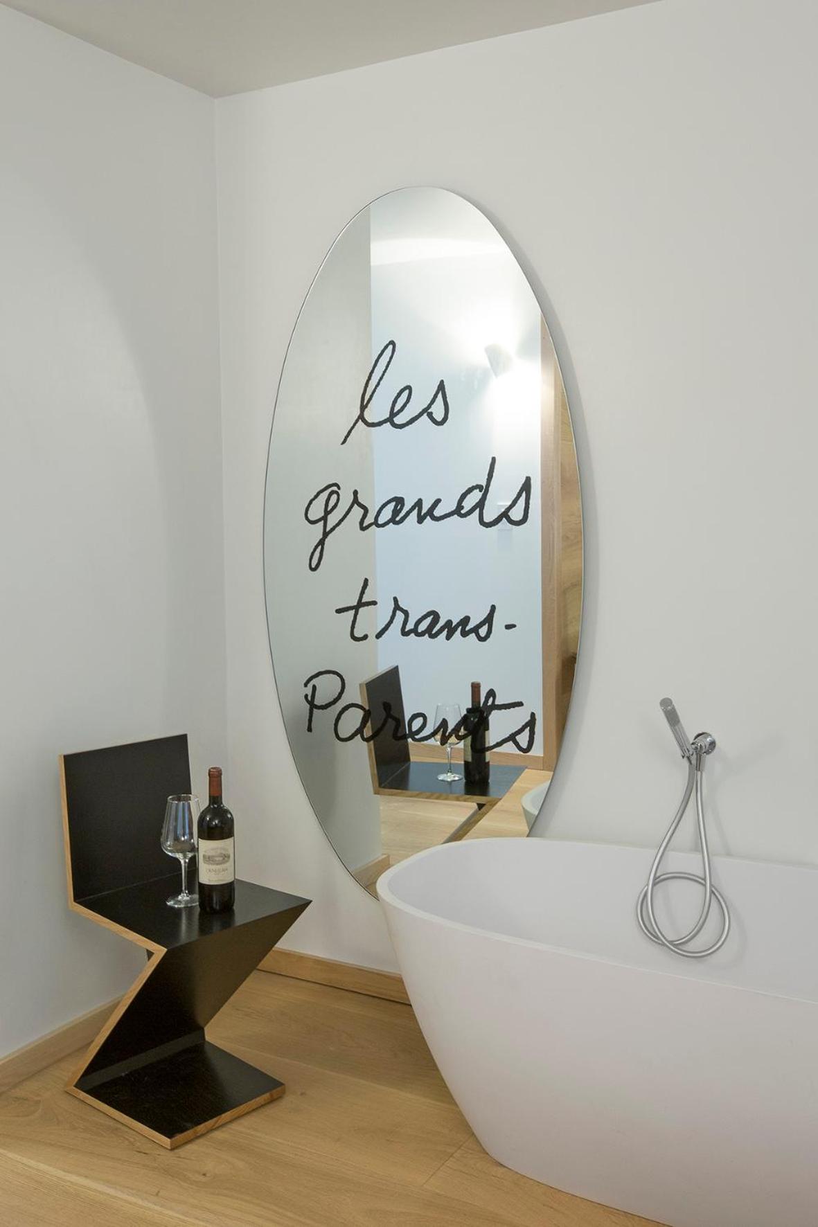 Deluxe King Suite - Photo 2