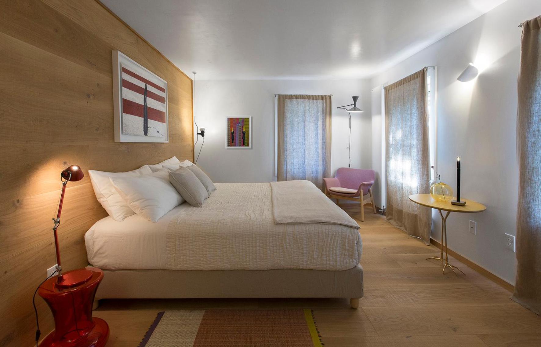 Deluxe King Room - Photo 3