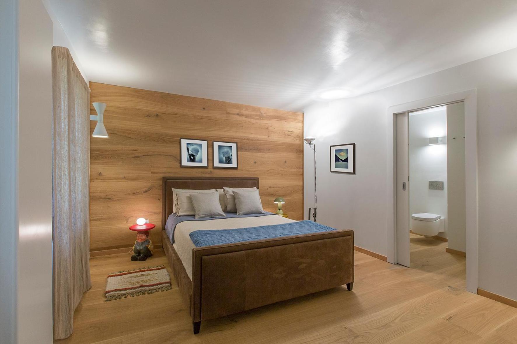 Deluxe Queen Room - Photo 1