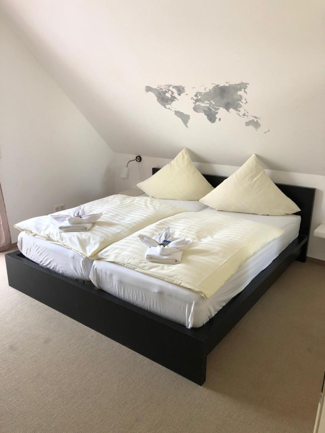 Large Double Room - Photo 2