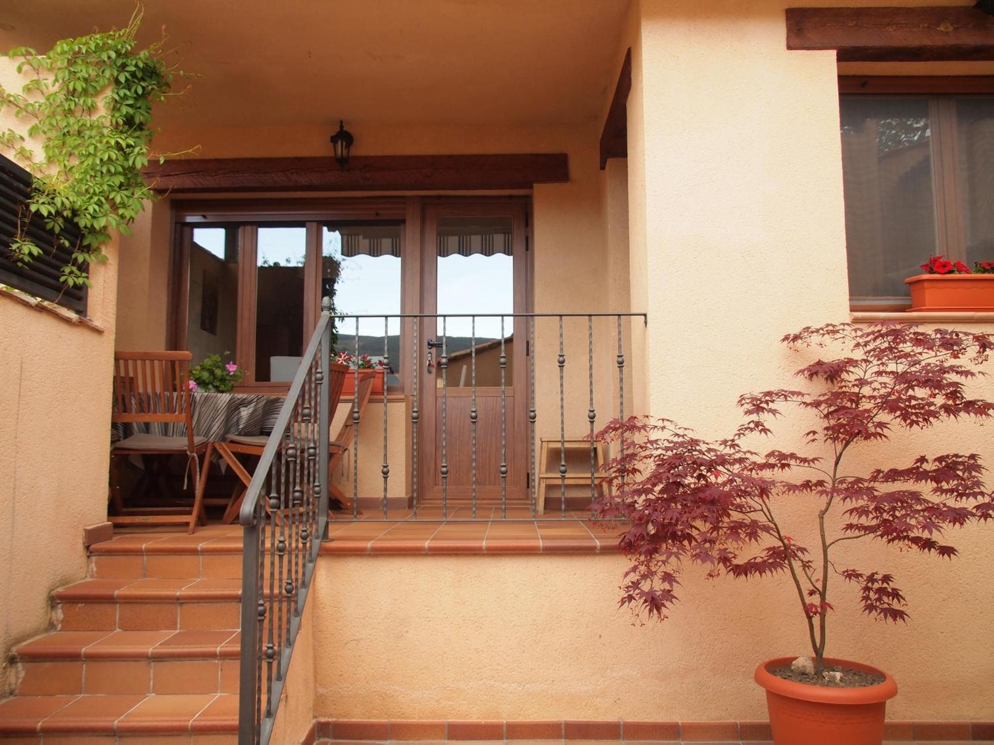Three-Bedroom Townhouse - Photo 3