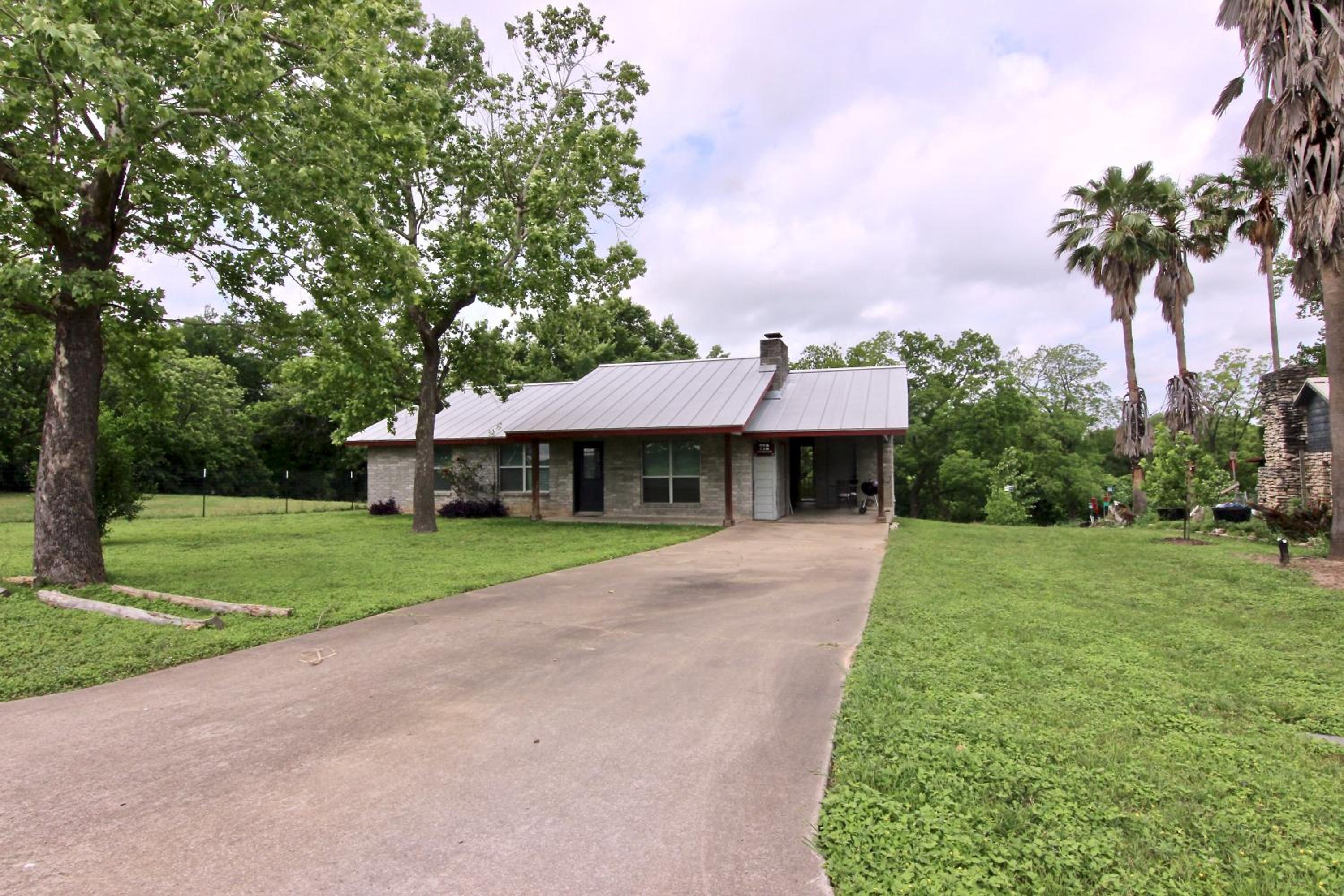 Three-Bedroom House photo 2