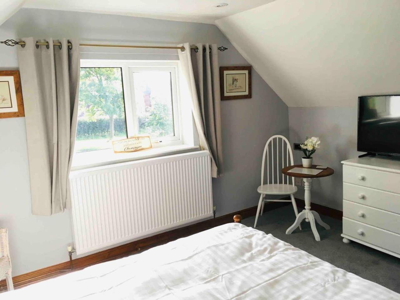 One-Bedroom Apartment - Photo 1