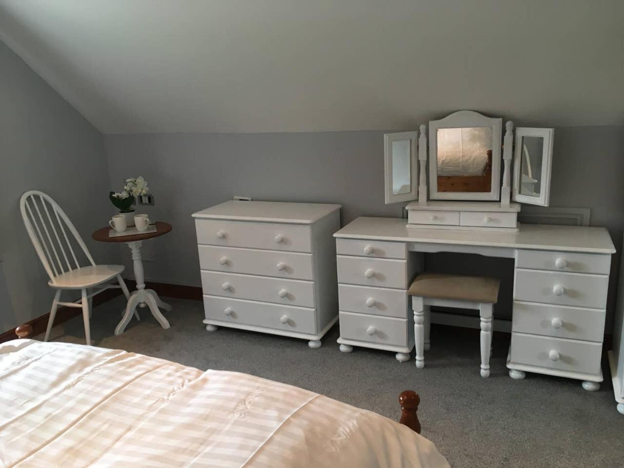 One-Bedroom Apartment - Photo 2