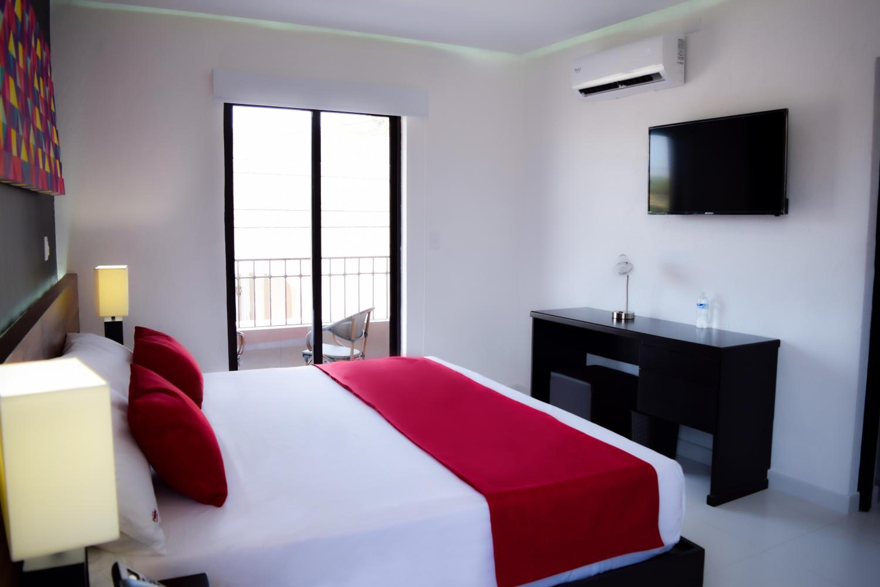 Deluxe King Room - Photo 1