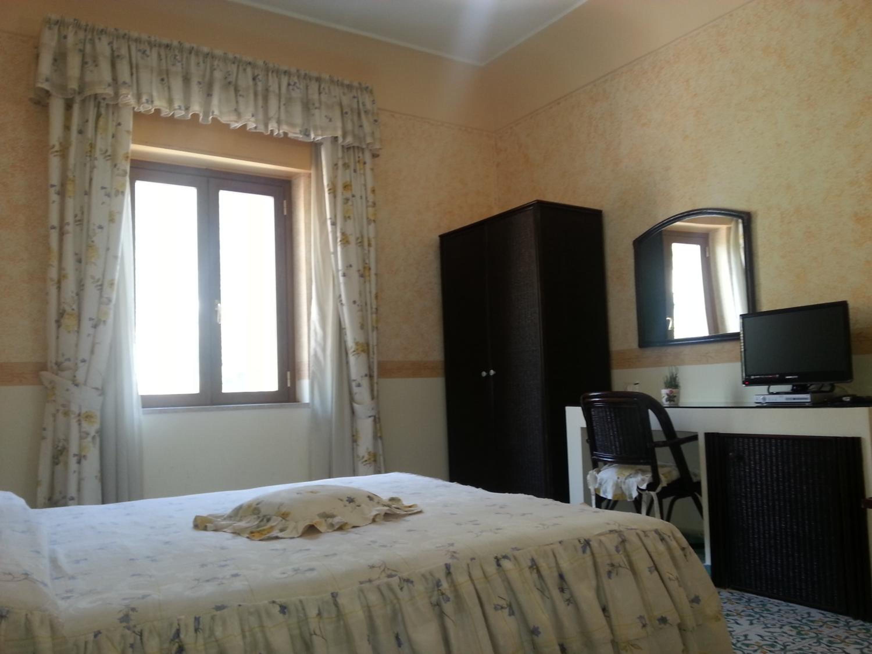Triple Room - Photo 9