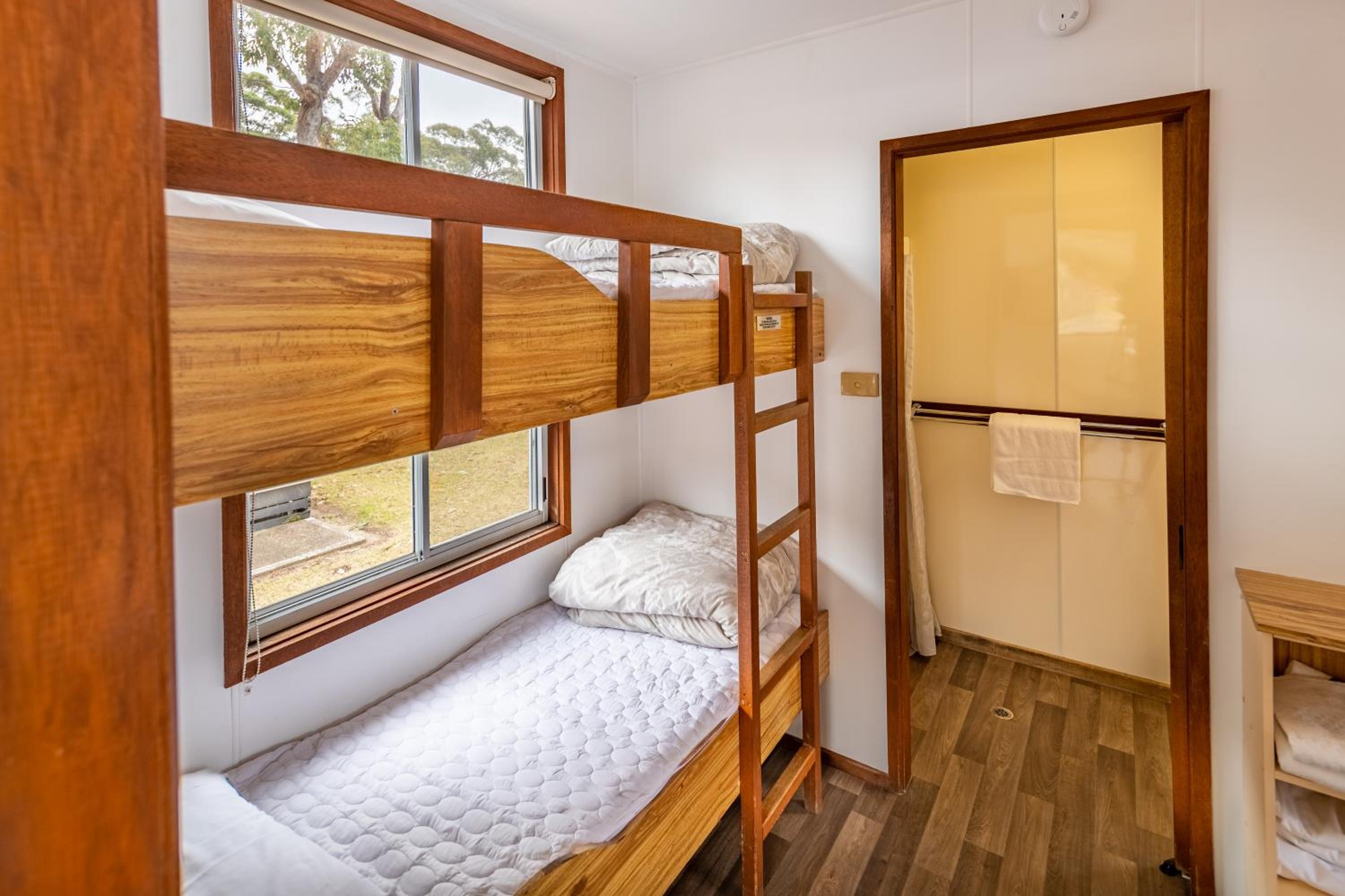 Standard Cabin – sleeps 6 photo 3