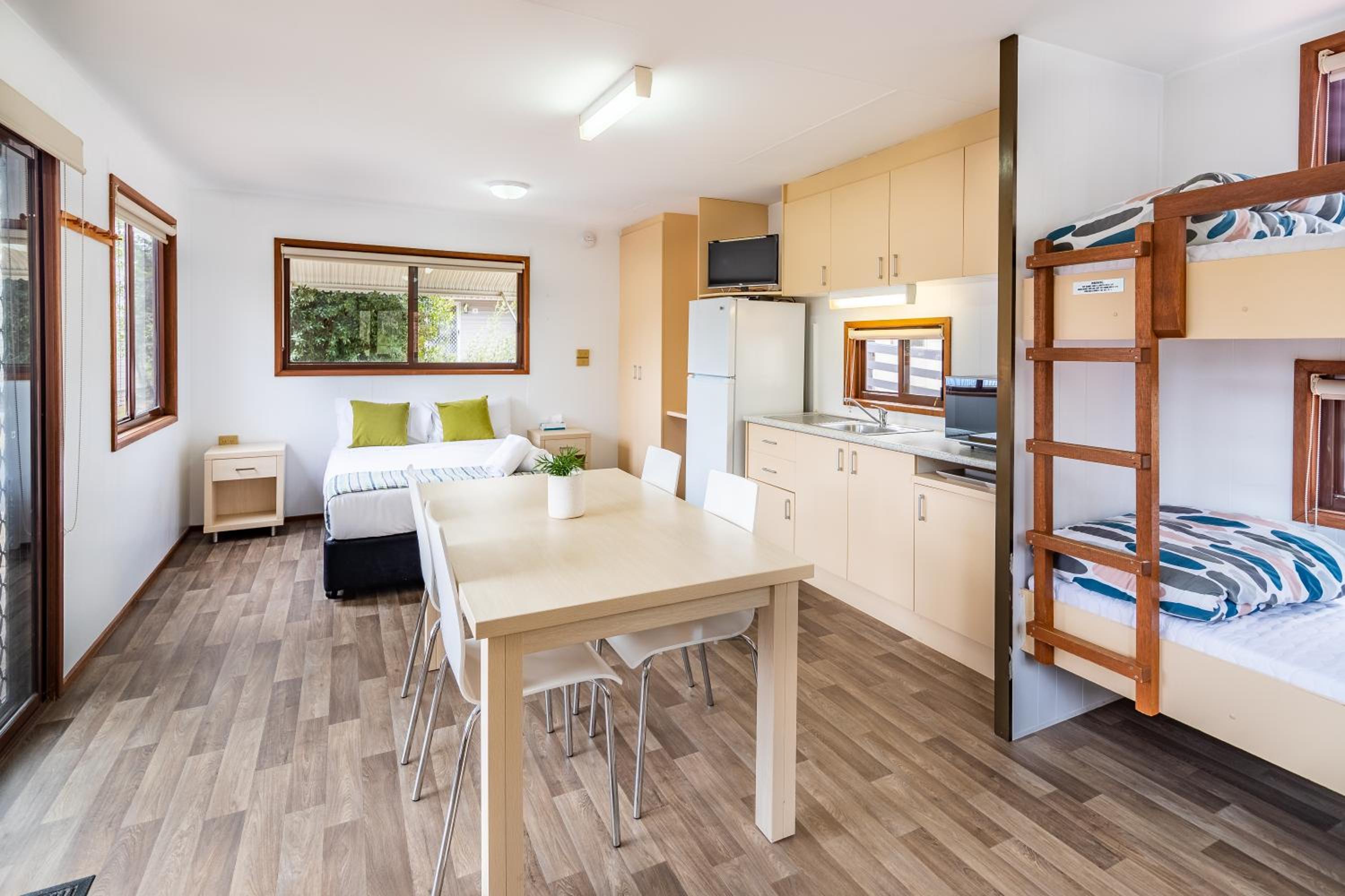 Standard Cabin – sleeps 4 photo 3