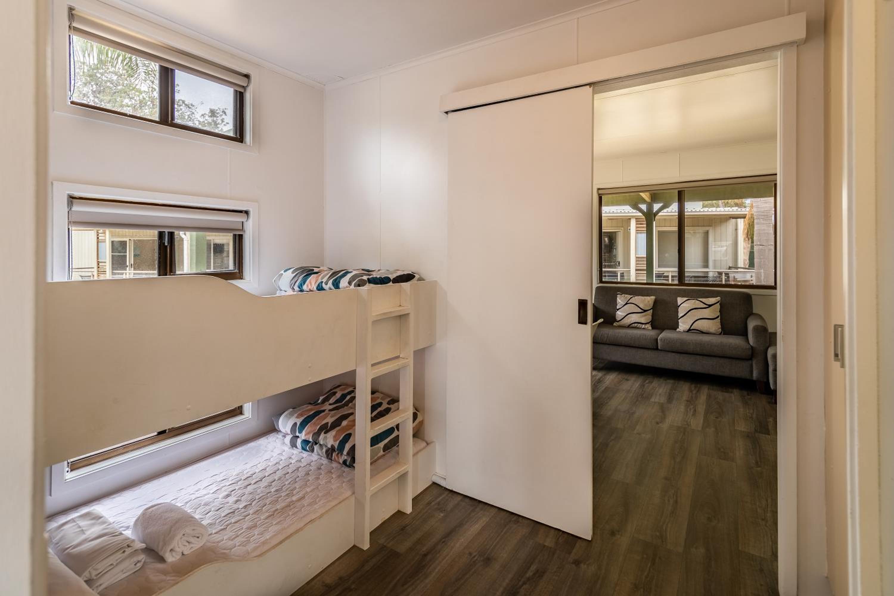 Courtyard Cabin – sleeps 4 photo 3