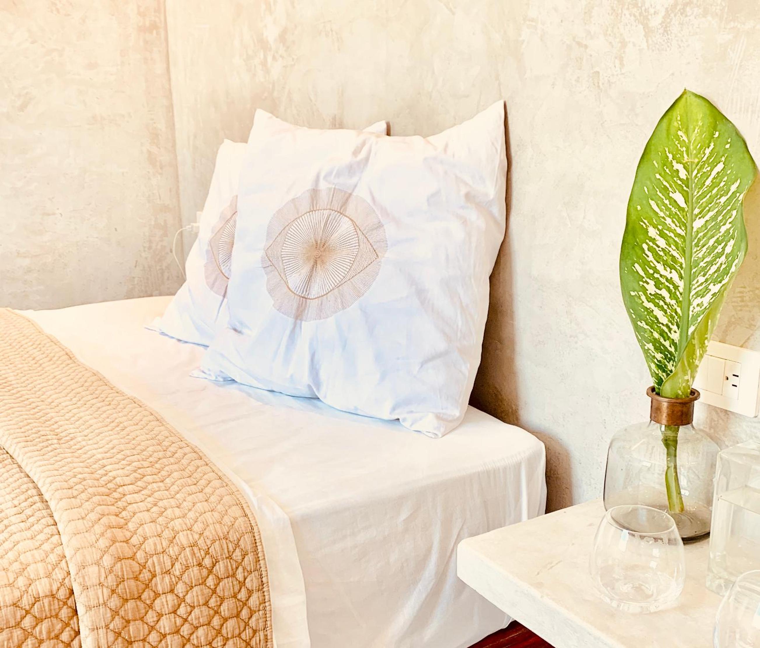 One-Bedroom Apartment Poolside