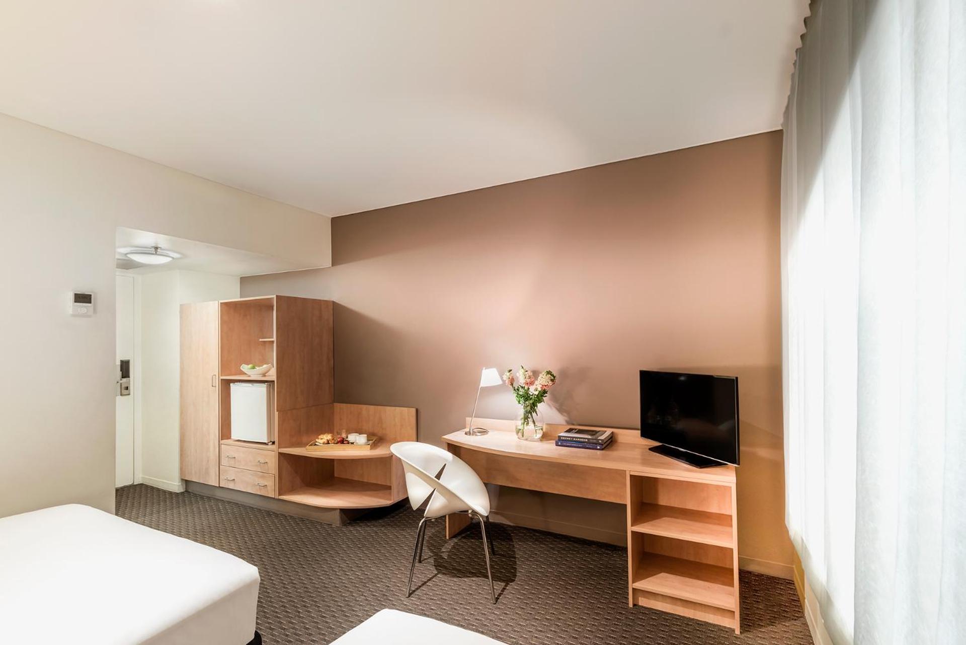 Standard Twin Room - Photo 7
