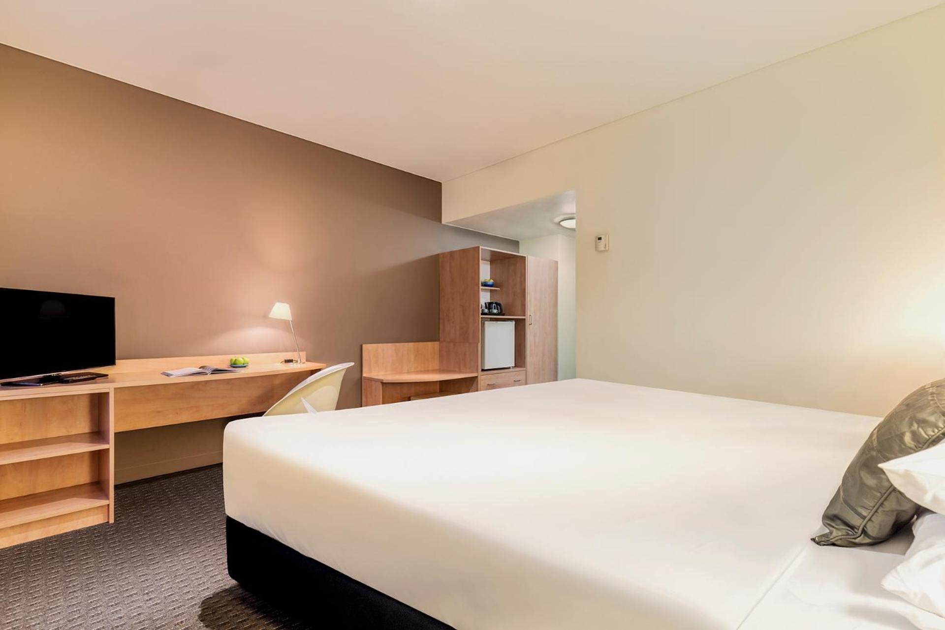 Standard Queen Room - Photo 12