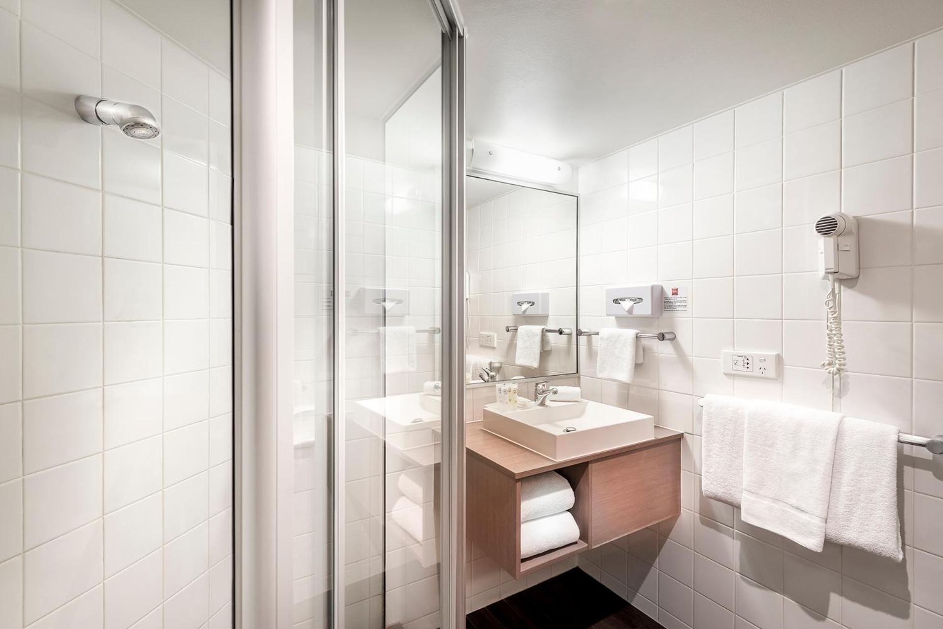 Standard Twin Room - Photo 6