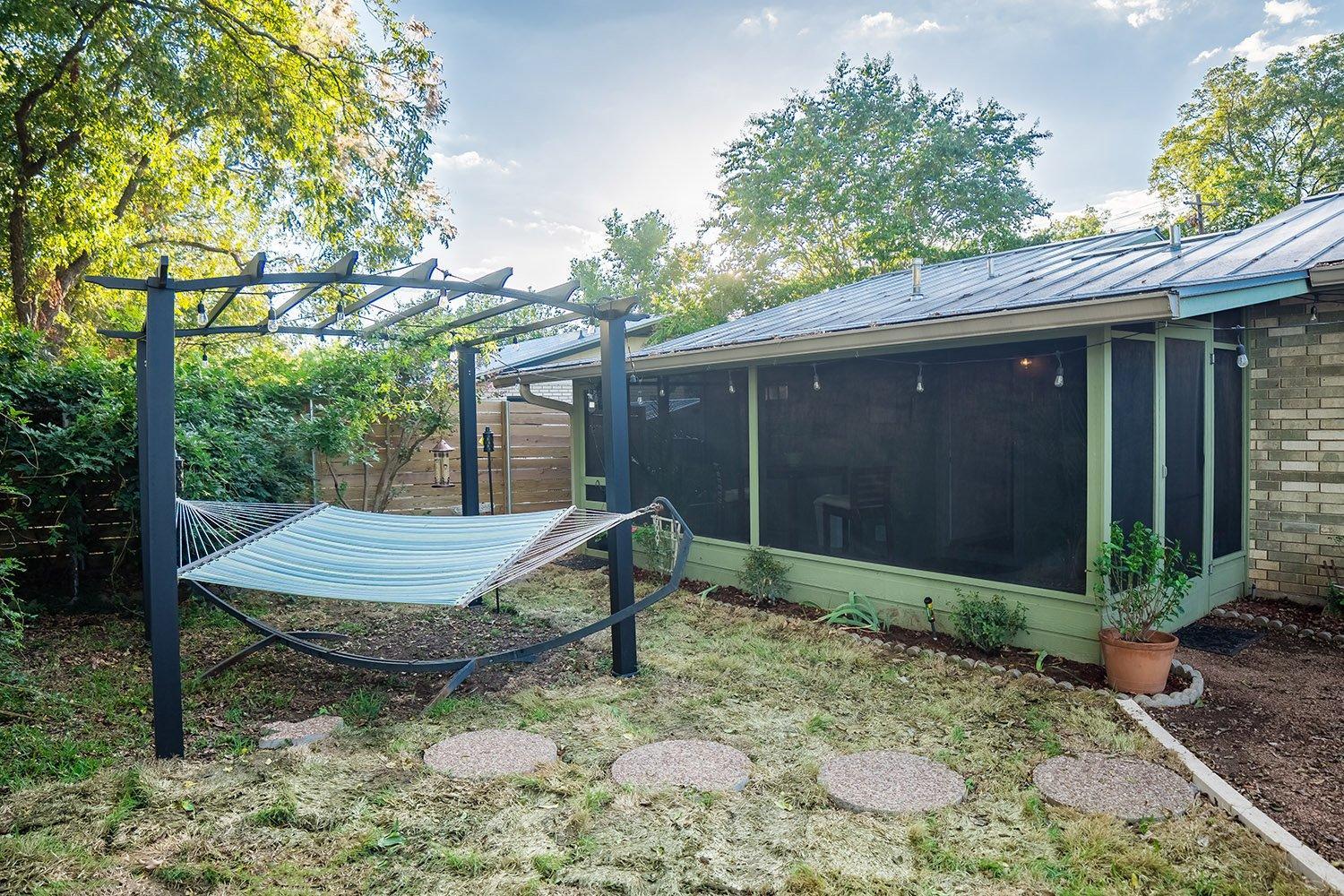 Two-Bedroom House - Photo 4