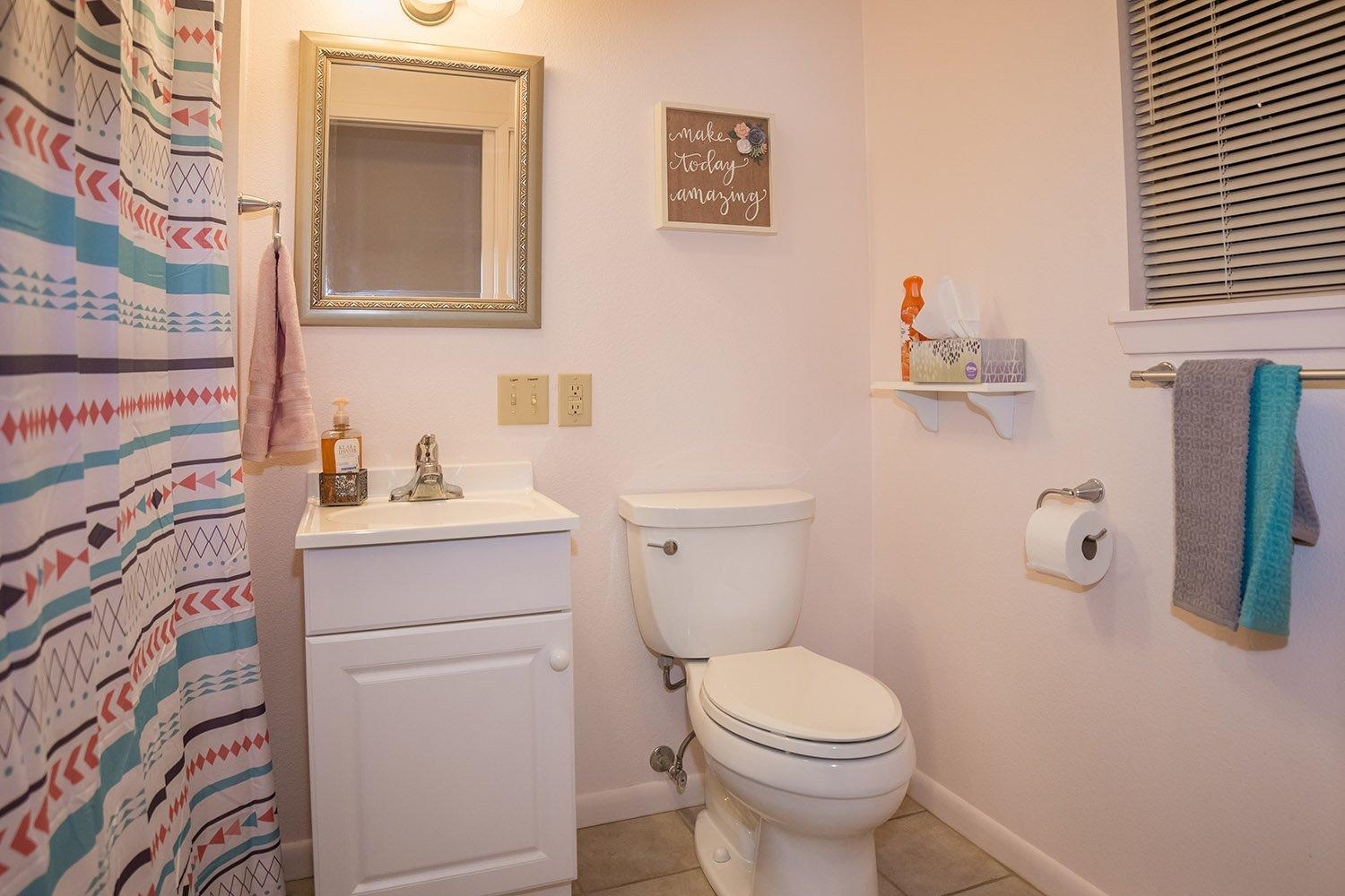 Two-Bedroom House - Photo 16