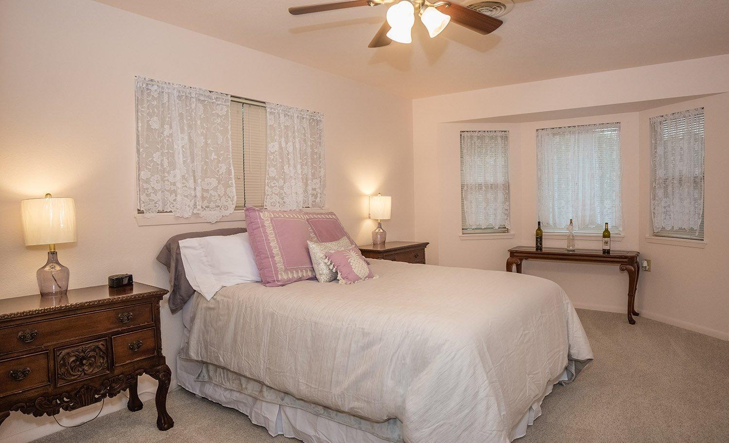 Two-Bedroom House - Photo 23