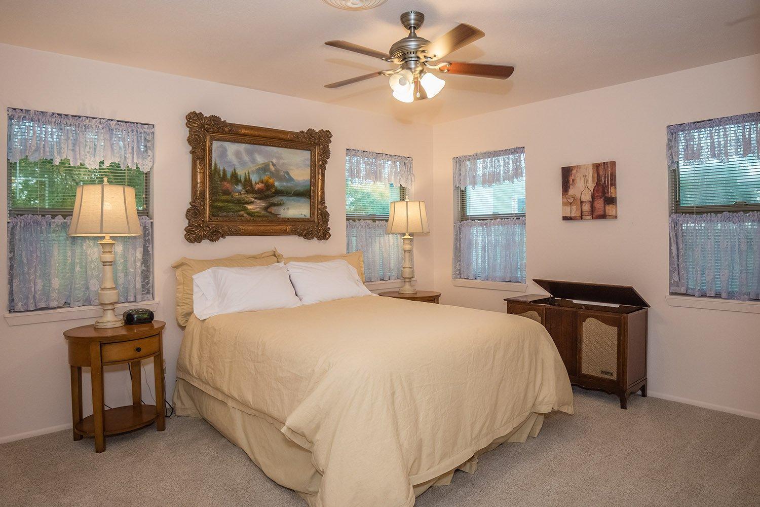Two-Bedroom House - Photo 13