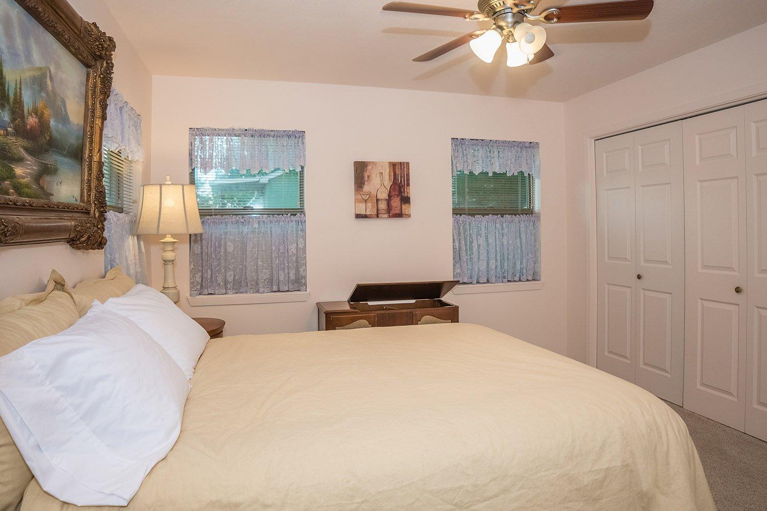 Two-Bedroom House - Photo 11