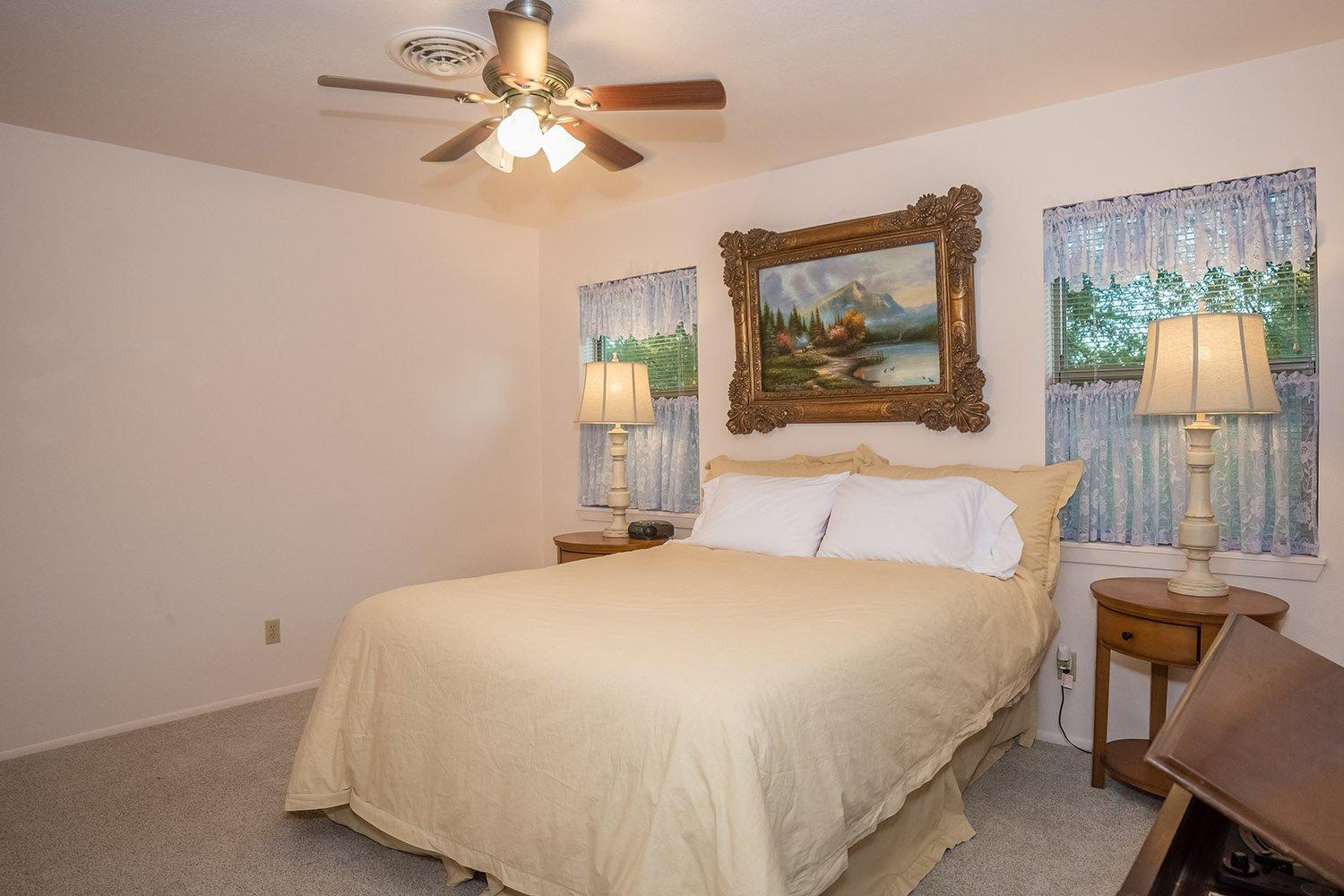 Two-Bedroom House - Photo 12