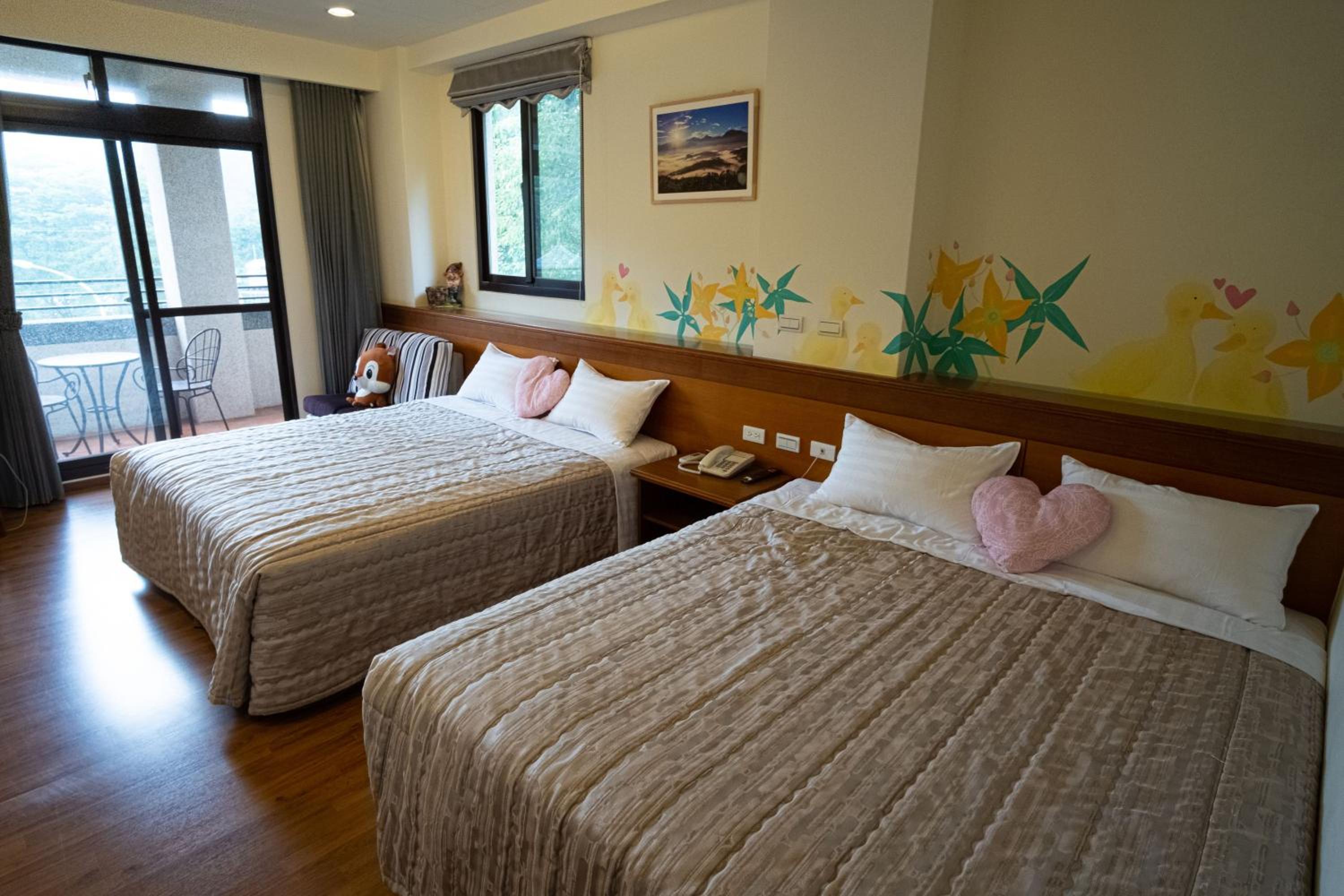Quadruple Room with Mountain View photo 2