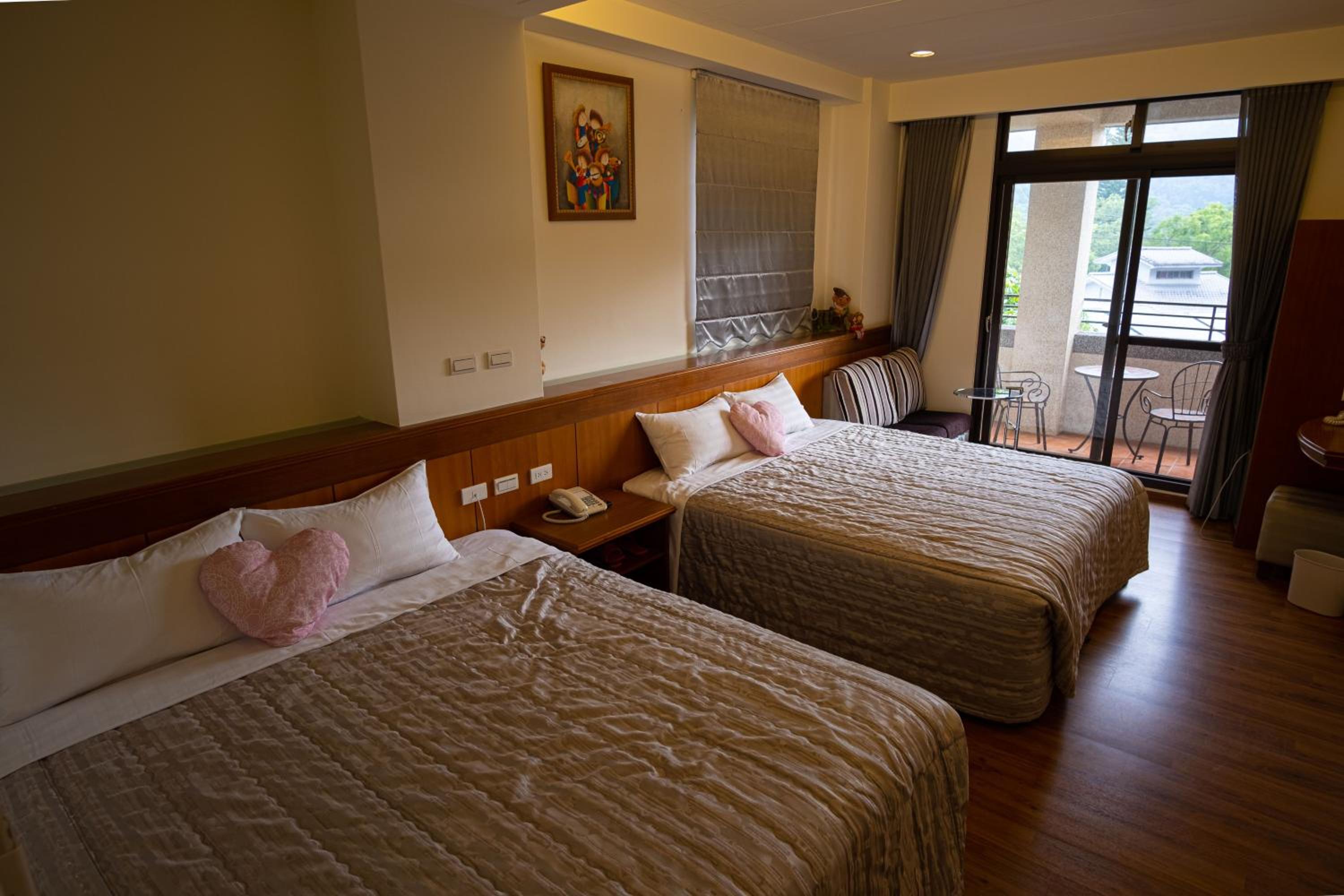 Quadruple Room with Mountain View photo 3