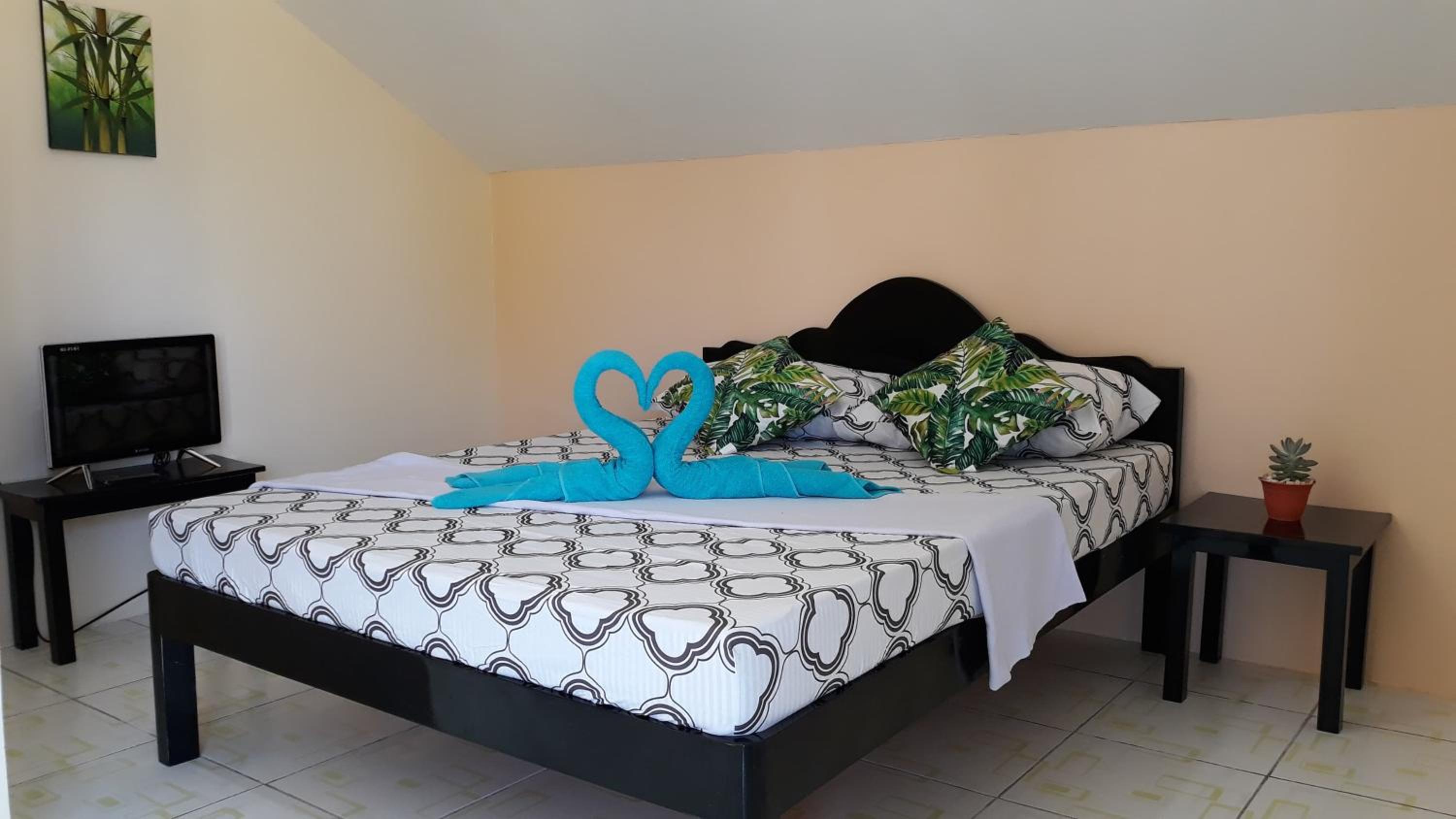 Double Room with Balcony - Photo 3