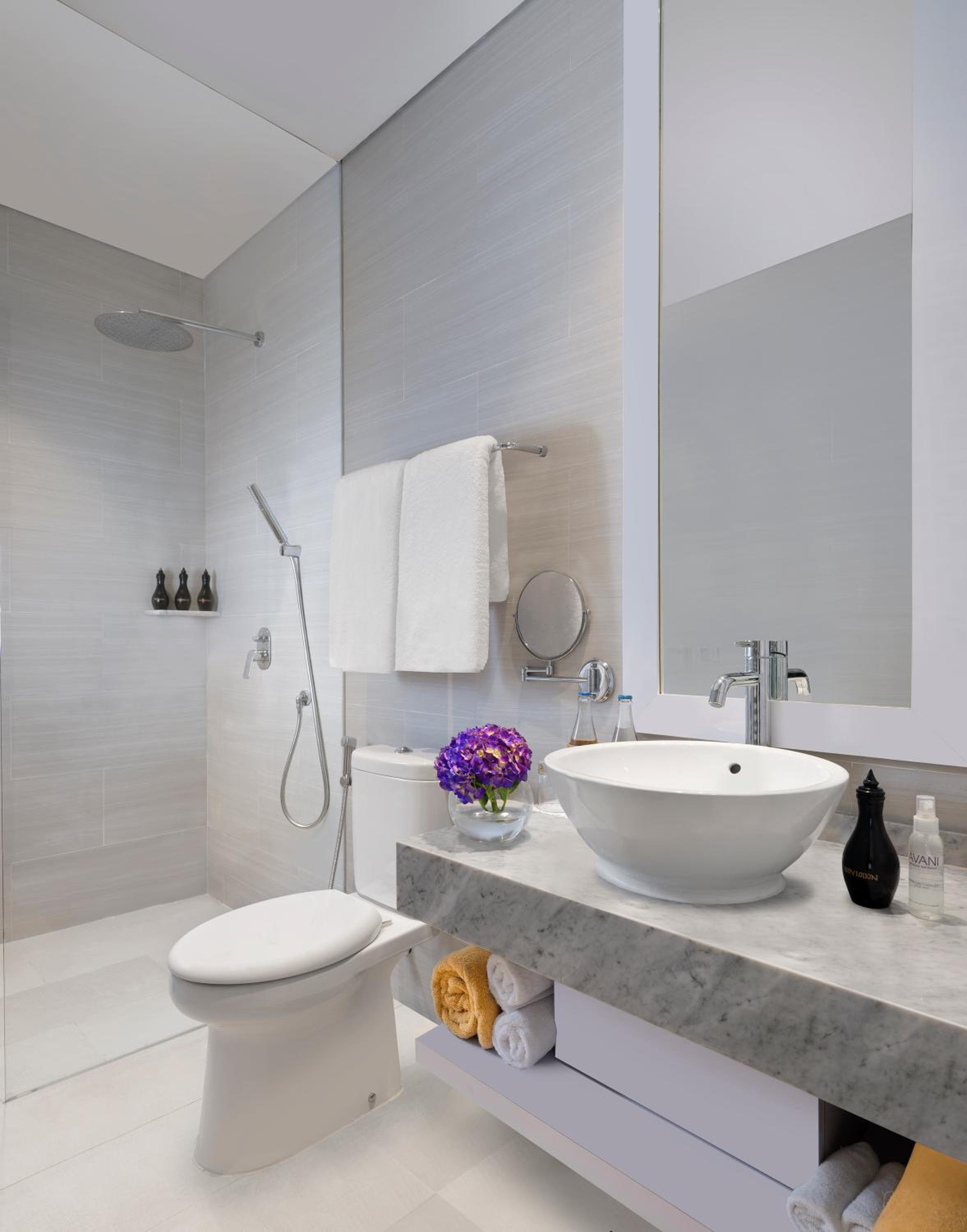 One-Bedroom Apartment with Fully Equipped Kitchenette and Balcony