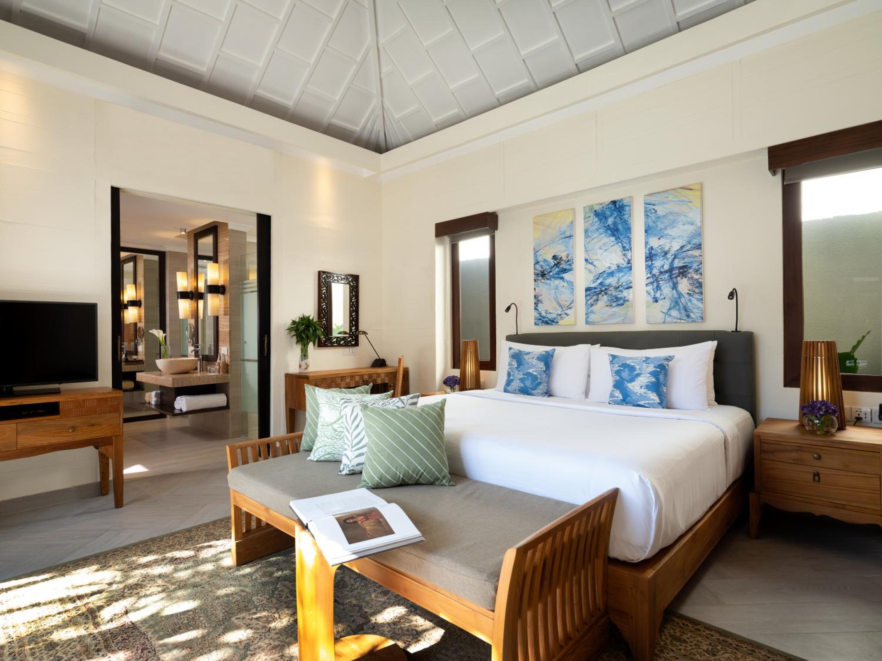 One-Bedroom Villa with Private Pool, Bathtub and Fully Equipped Kitchenette thumbnail 5
