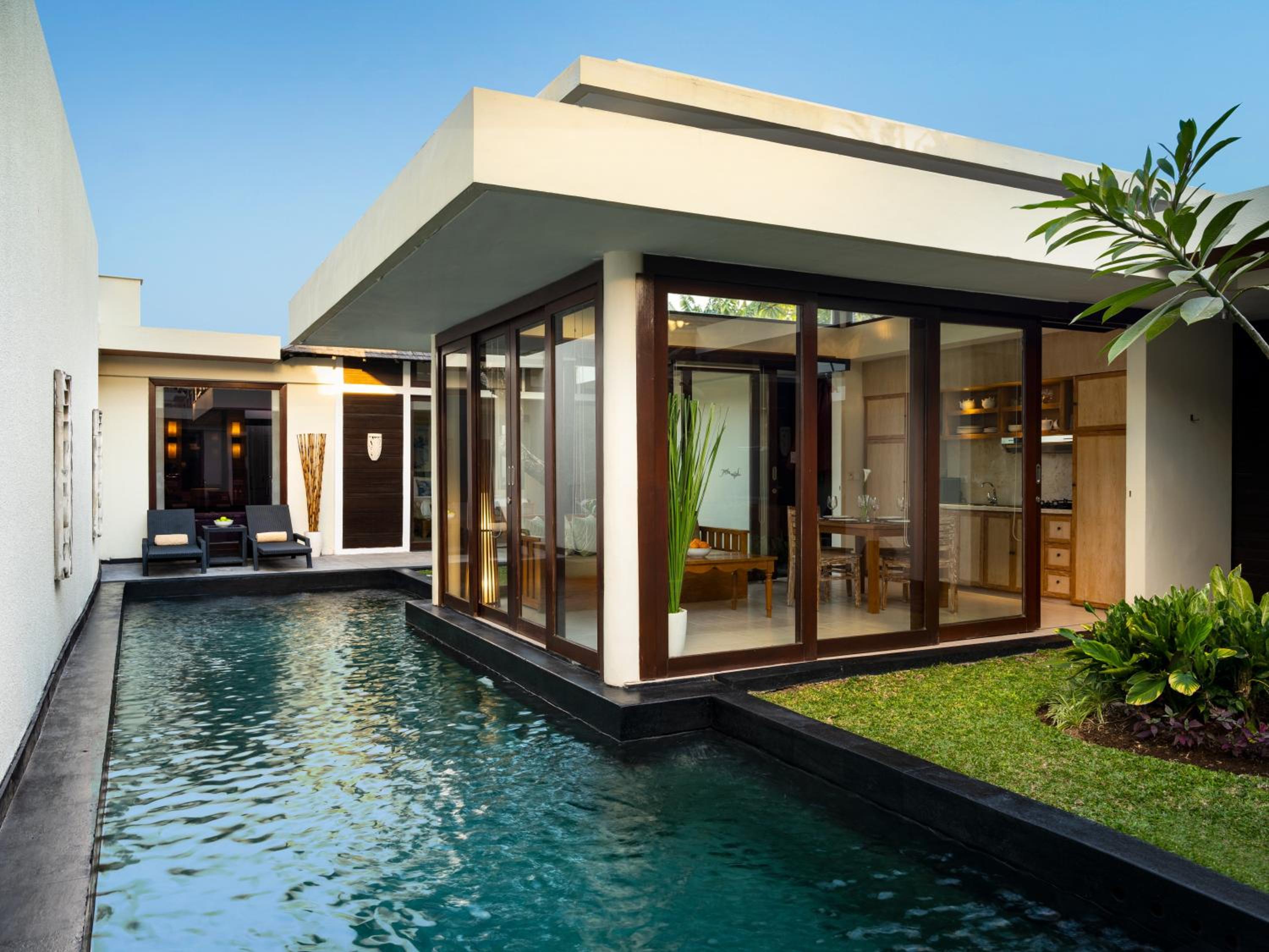 Two-Bedroom Villa with Private Pool, Bathtub and Fully Equipped Kitchenette thumbnail 5
