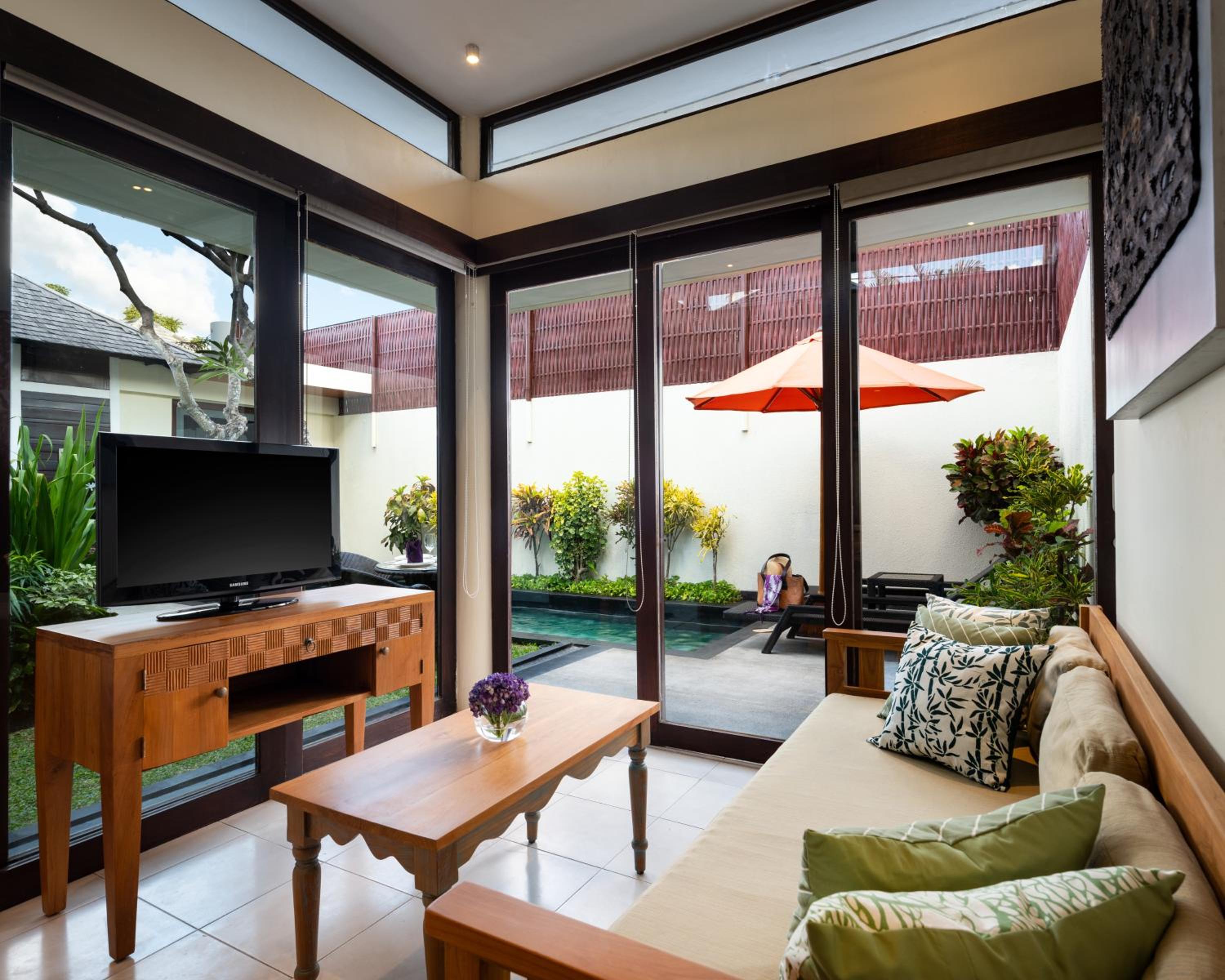 One-Bedroom Villa with Private Pool, Bathtub and Fully Equipped Kitchenette