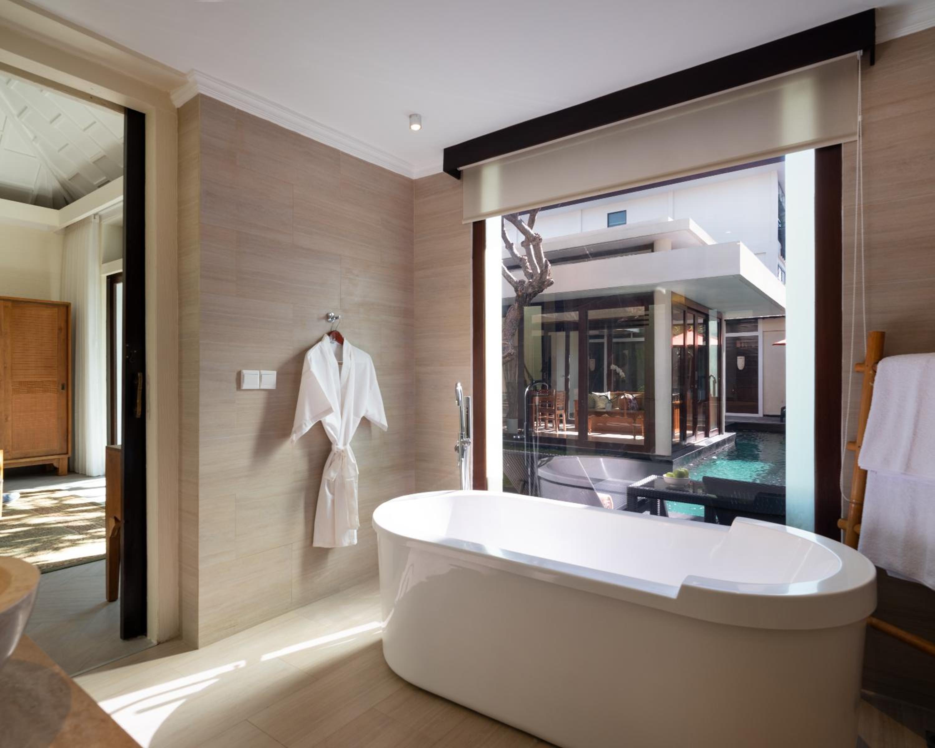 One-Bedroom Villa with Private Pool, Bathtub and Fully Equipped Kitchenette