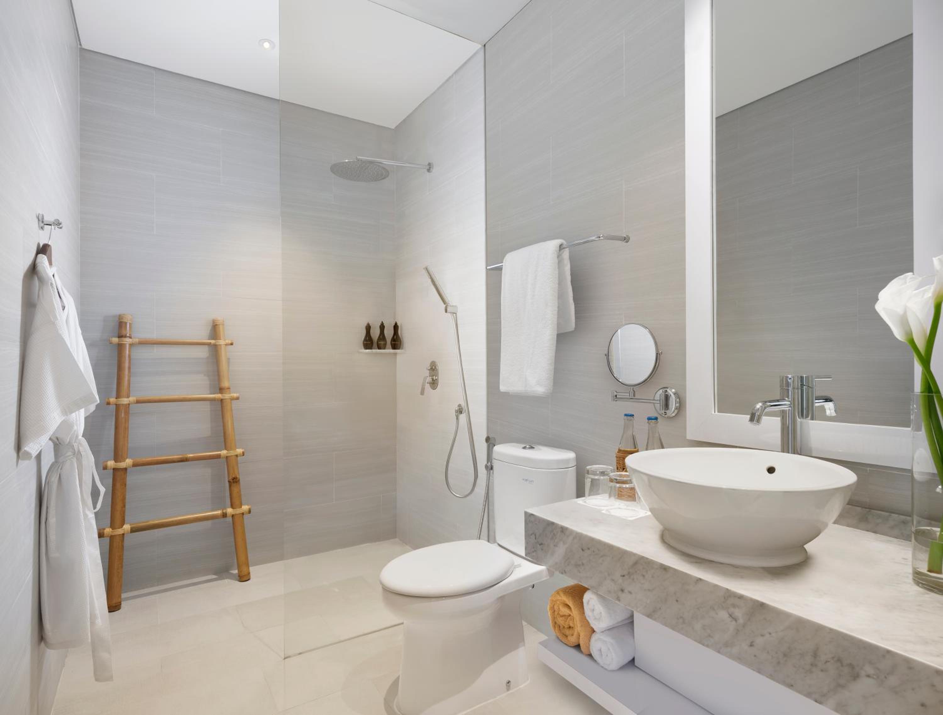 One-Bedroom Apartment with Fully Equipped Kitchenette and Balcony