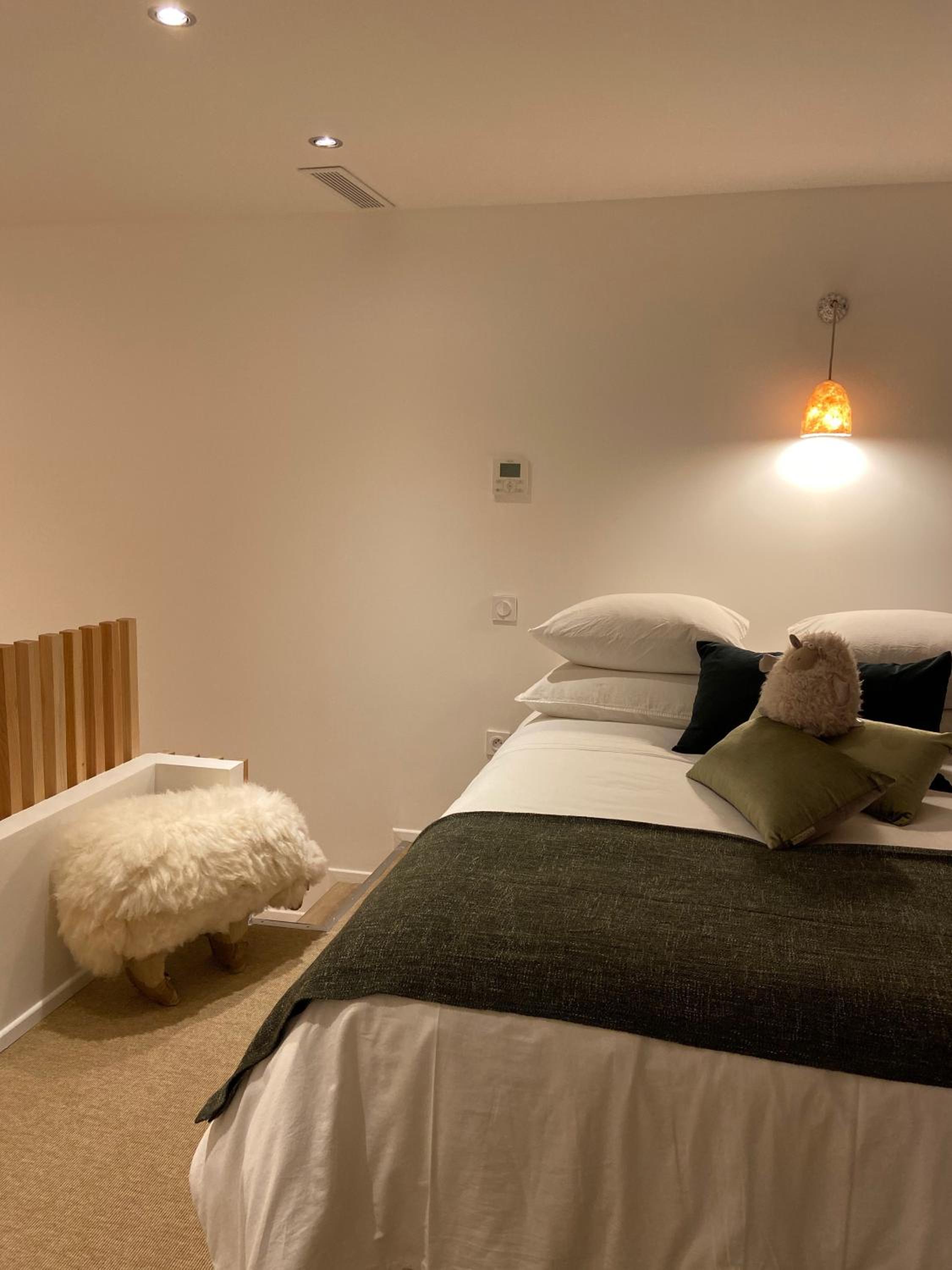 One-Bedroom Apartment - Photo 8