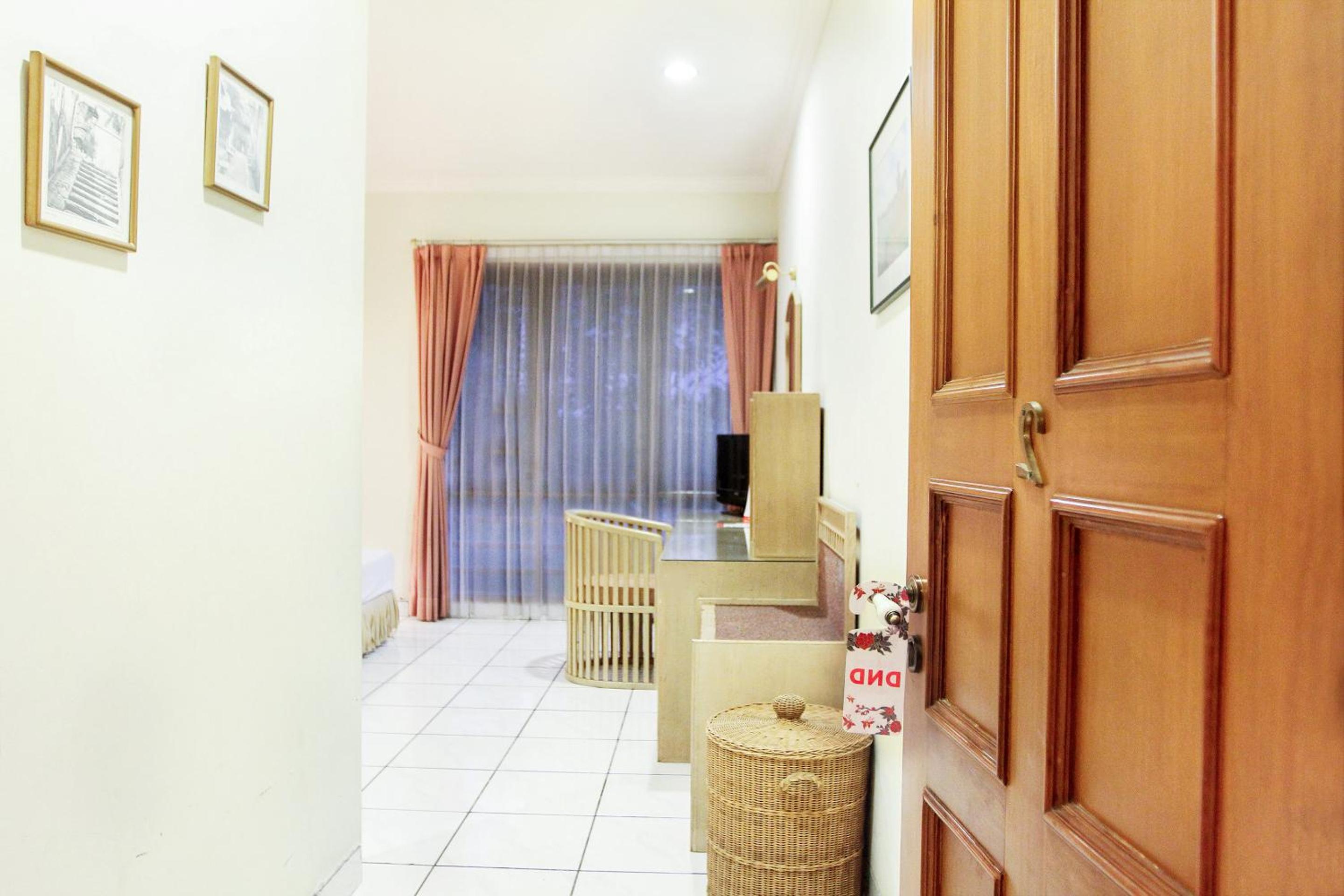 Standard Double Room - Photo 11