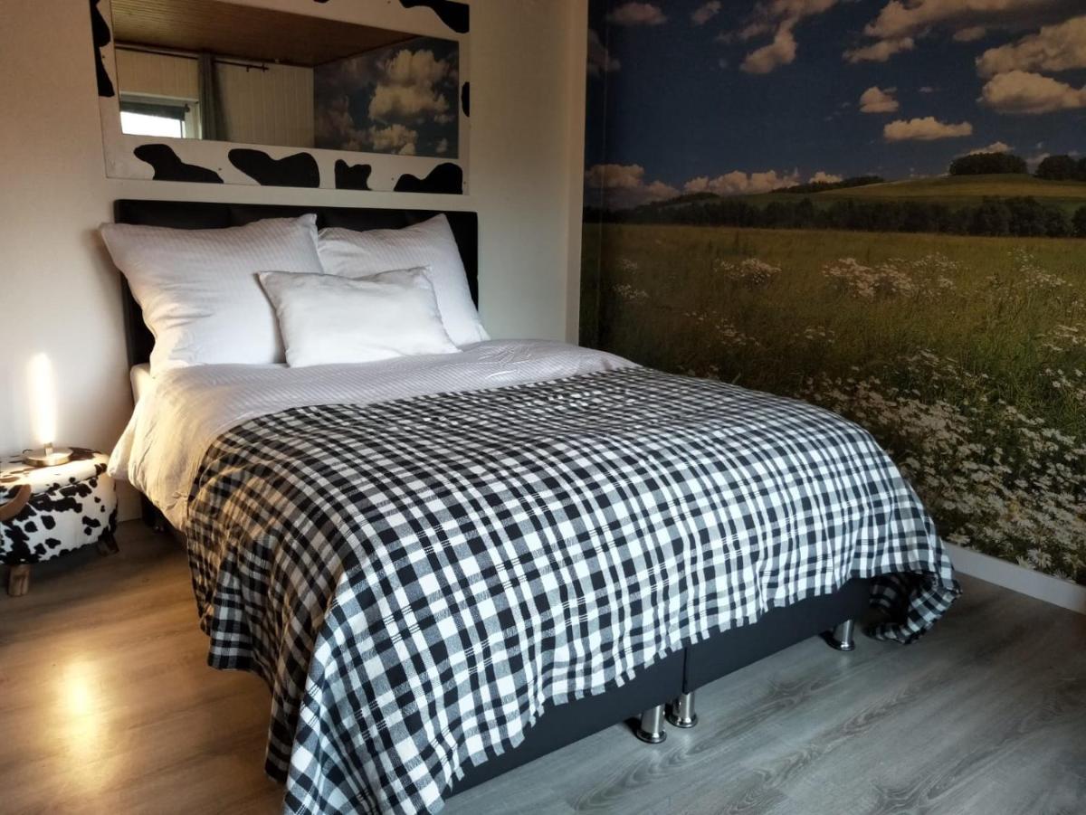 Double Room with Shared Bathroom photo 1