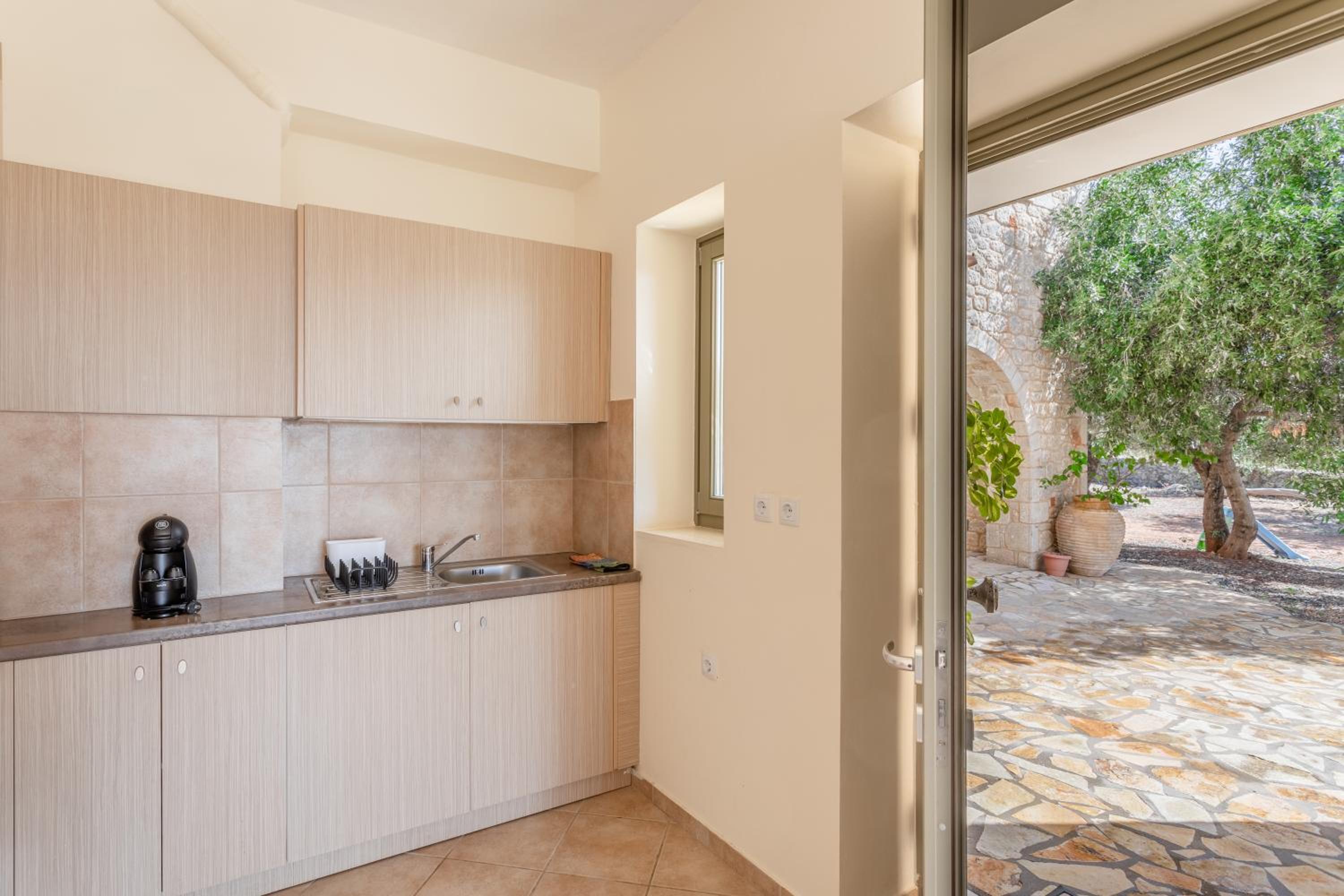 Studio Apartment - Photo 9